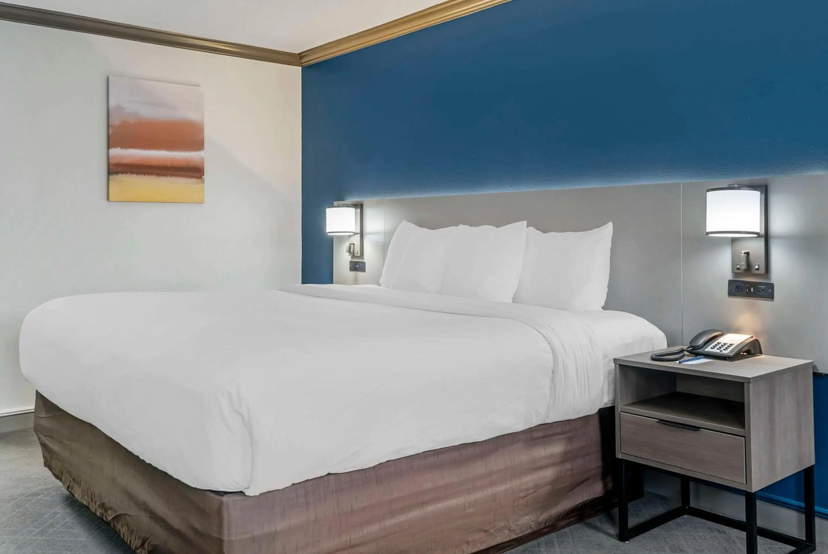 Bedroom, Bed in Comfort Inn Plainwell