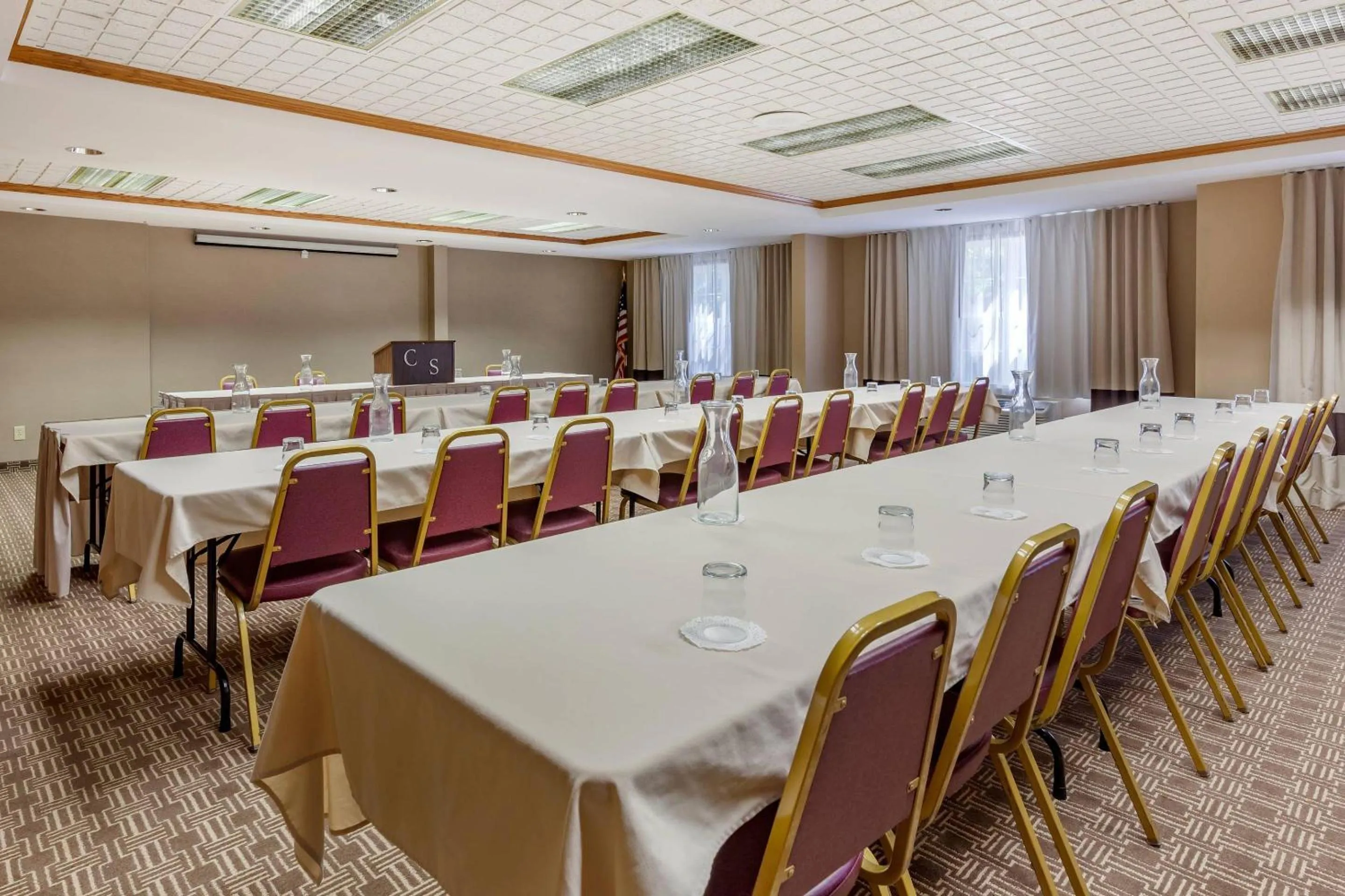 Meeting/conference room in Comfort Suites Marquette