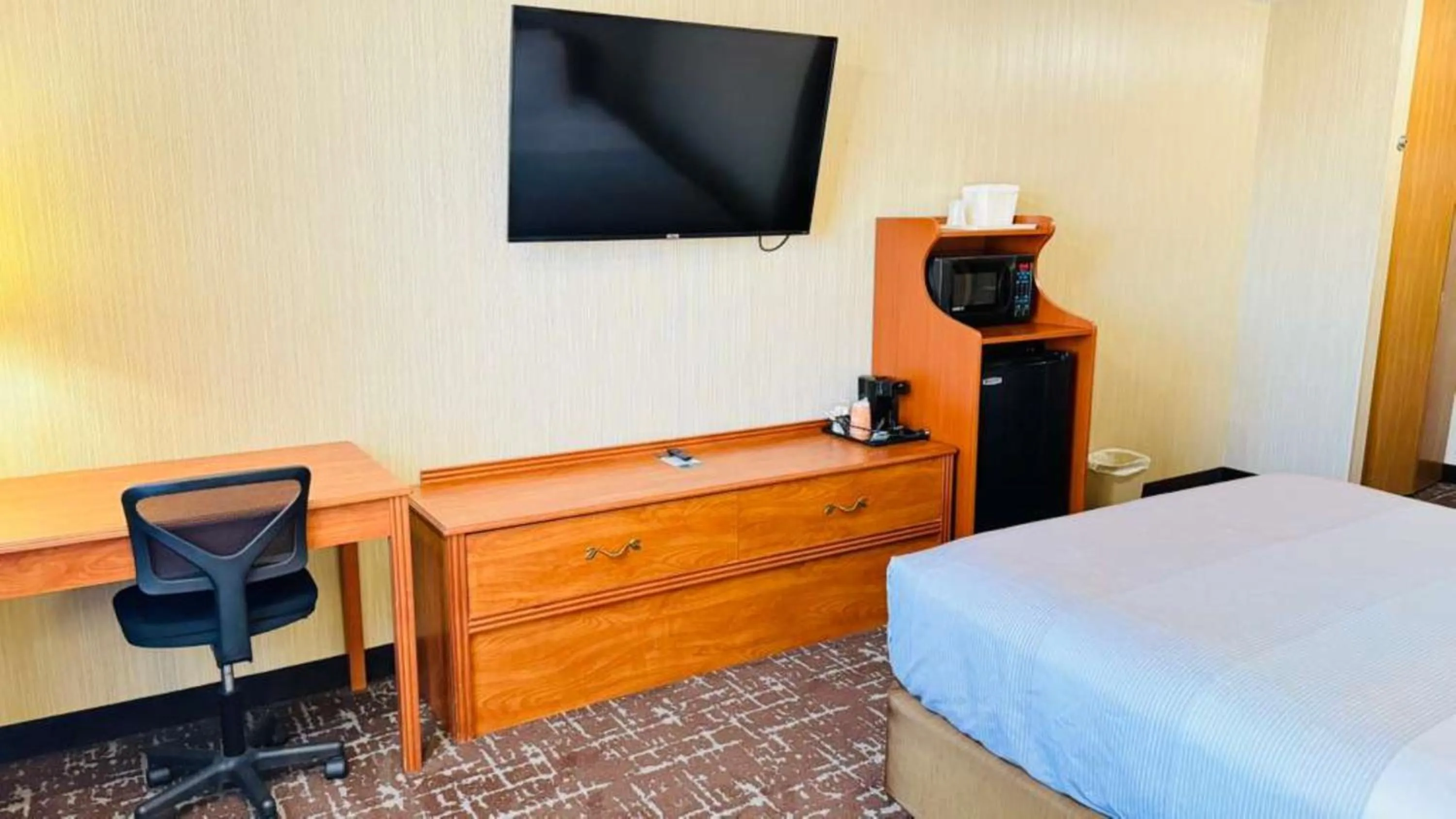 Bed in Quality Inn Marshall near University