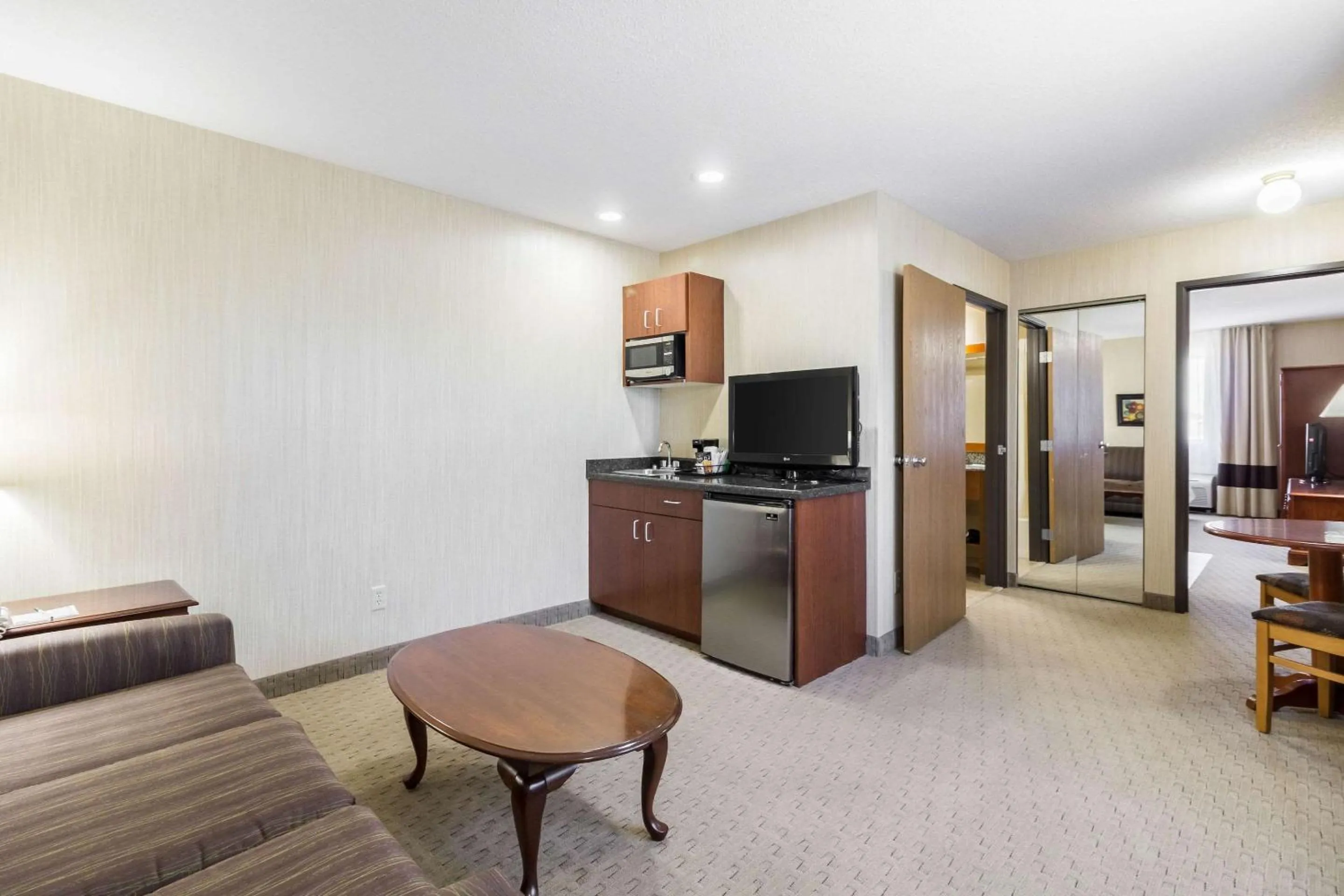 Photo of the whole room in Quality Inn Marshall near University