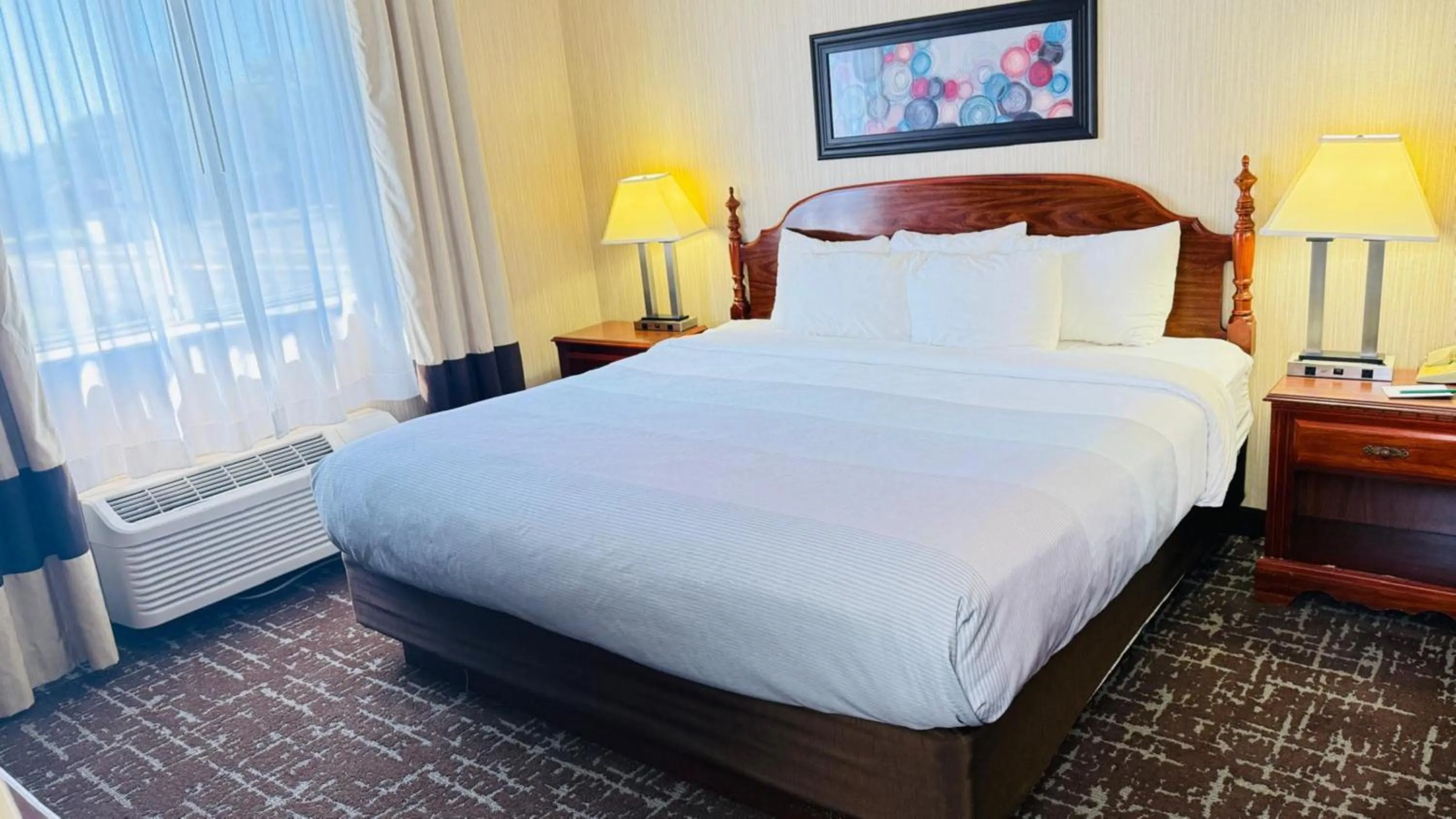 Bed in Quality Inn Marshall near University