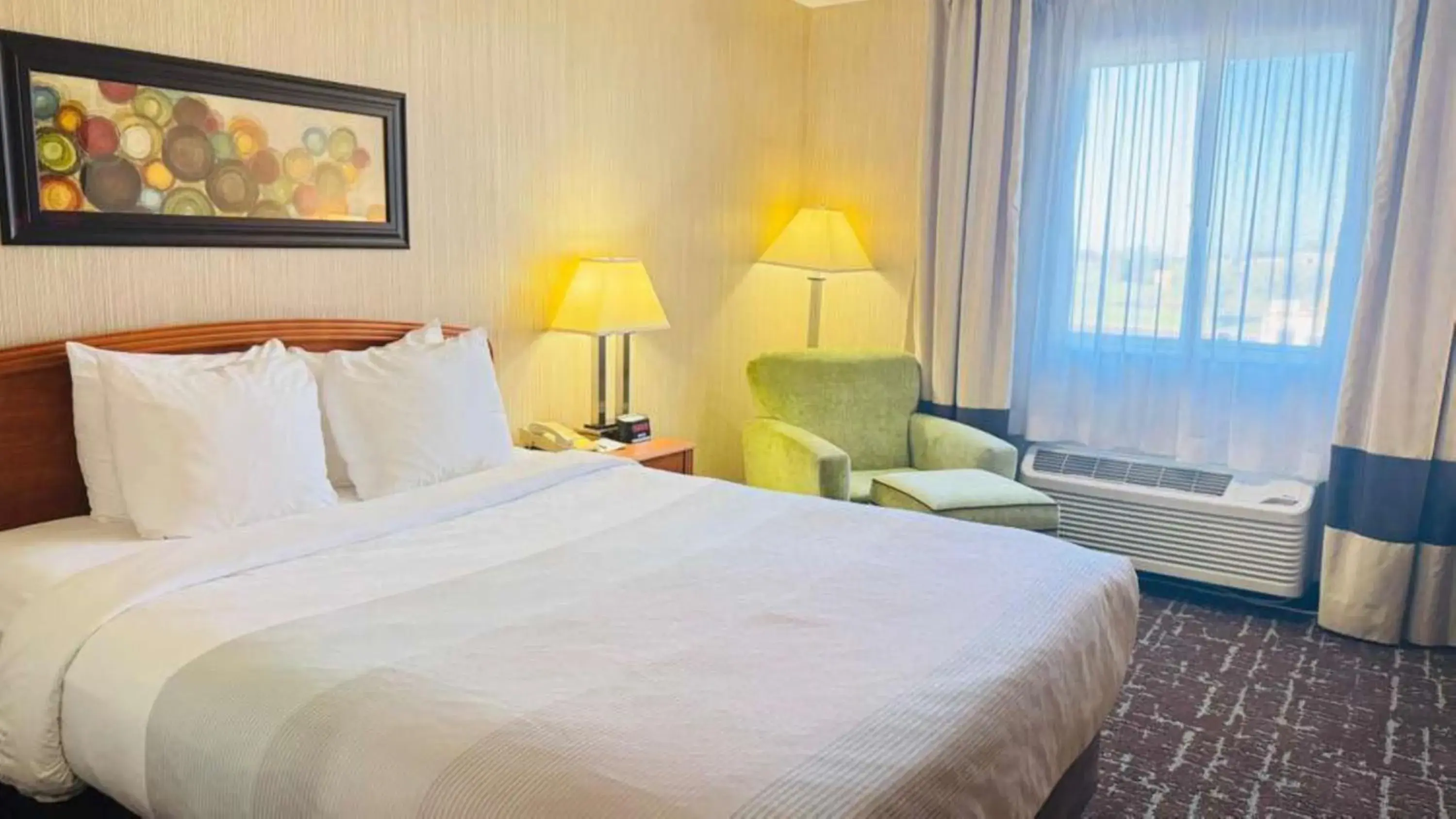 Queen Room - Non-Smoking in Quality Inn Marshall near University Queen Room - Non-Smoking in Quality Inn Marshall near University