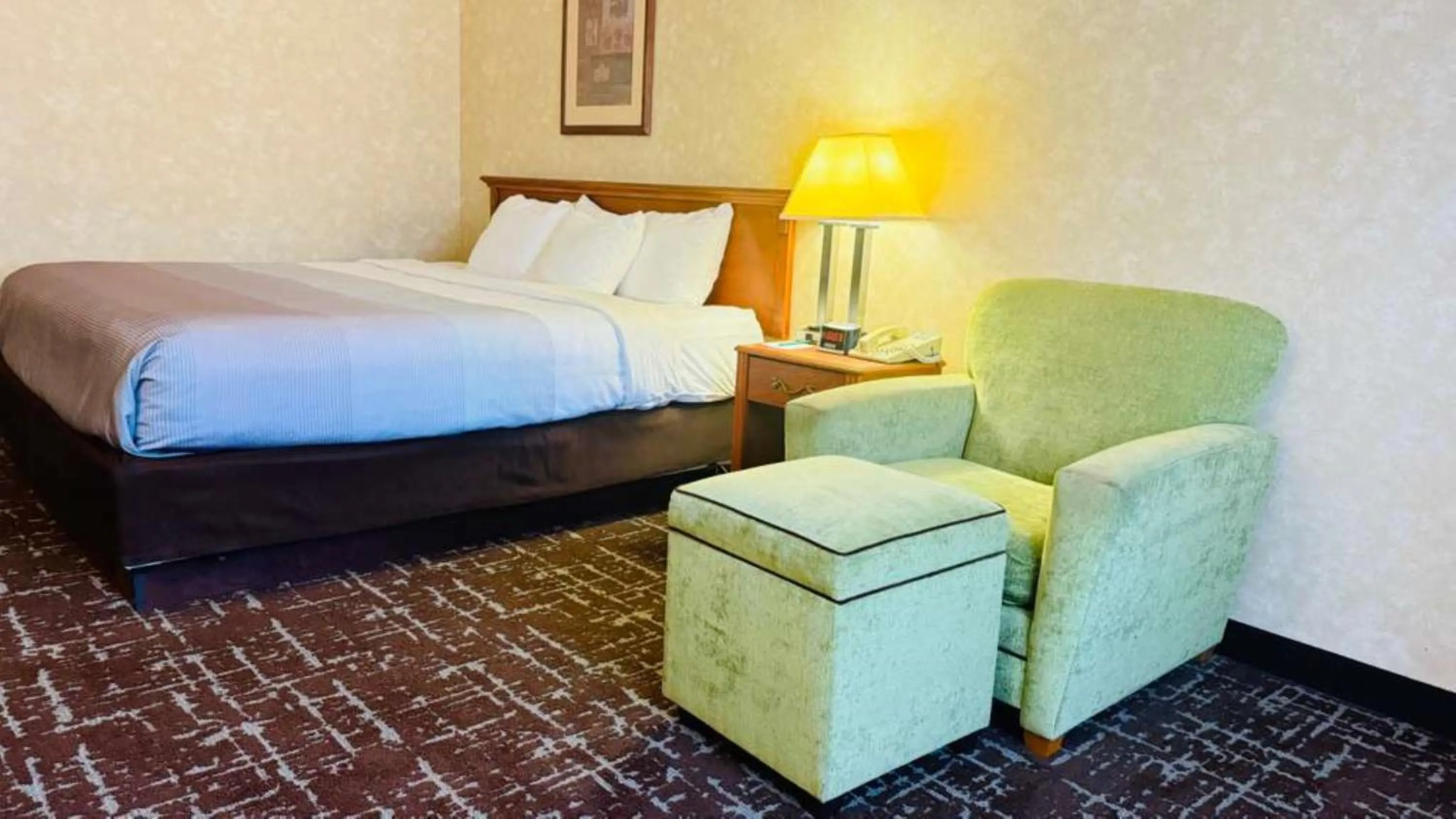 Bed in Quality Inn Marshall near University