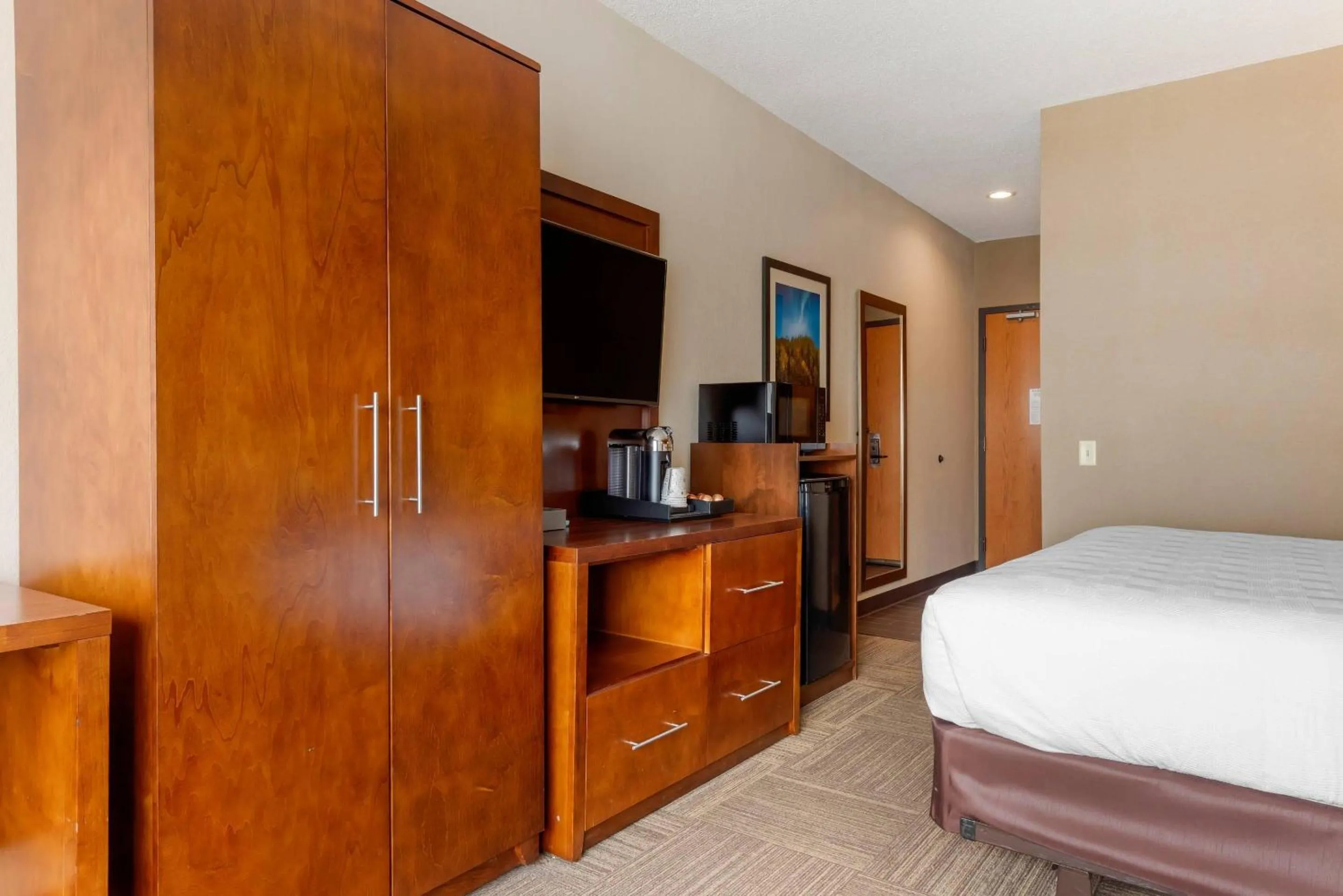 Bedroom, Bed in Lift Bridge Lodge, an Ascend Collection Hotel