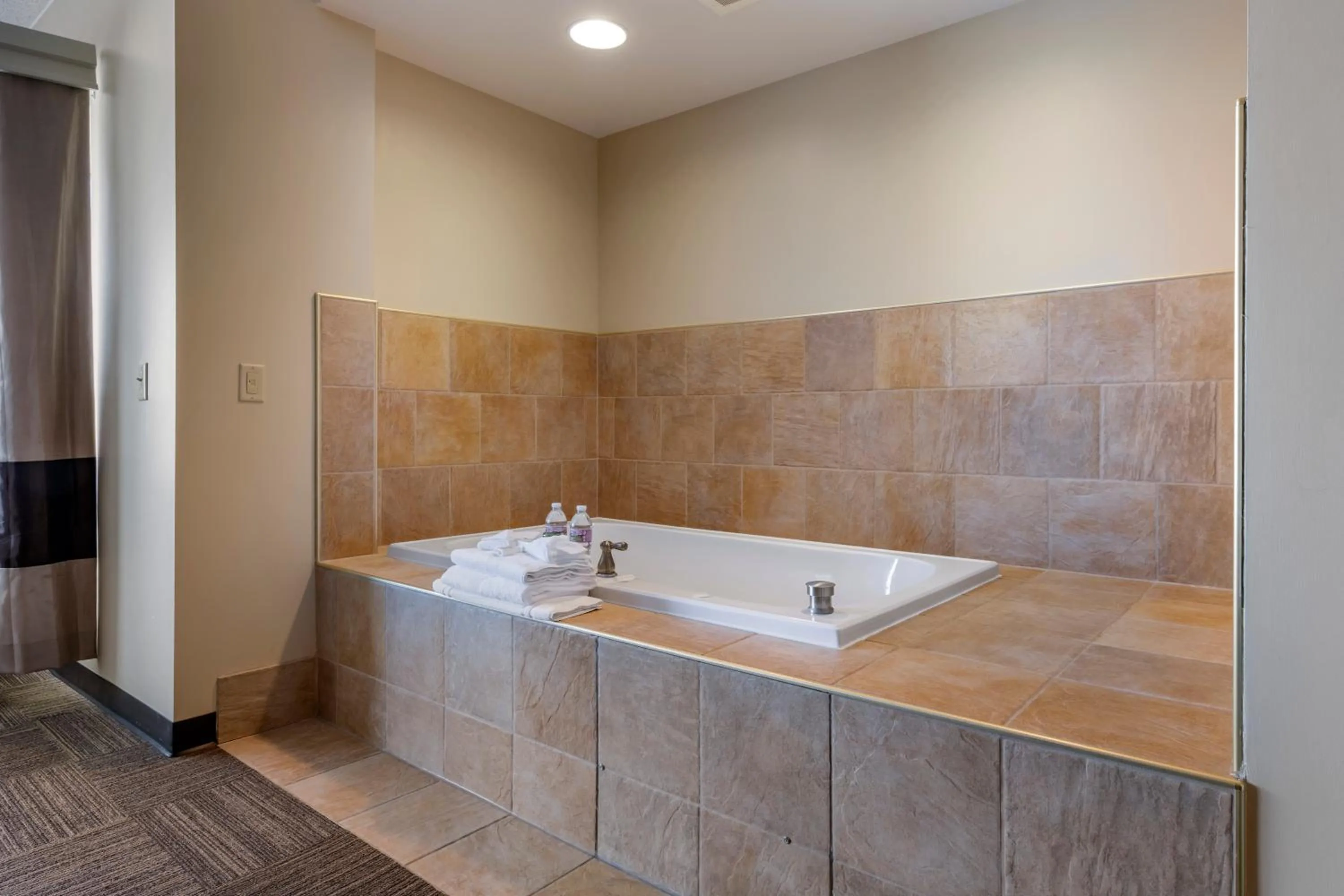 Hot Tub in Lift Bridge Lodge, an Ascend Collection Hotel