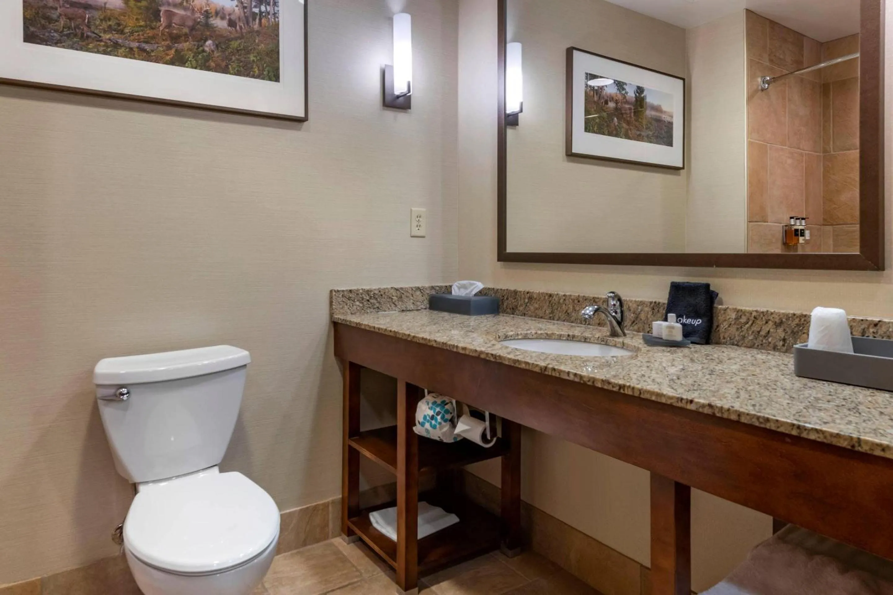 Bedroom in Lift Bridge Lodge, an Ascend Collection Hotel