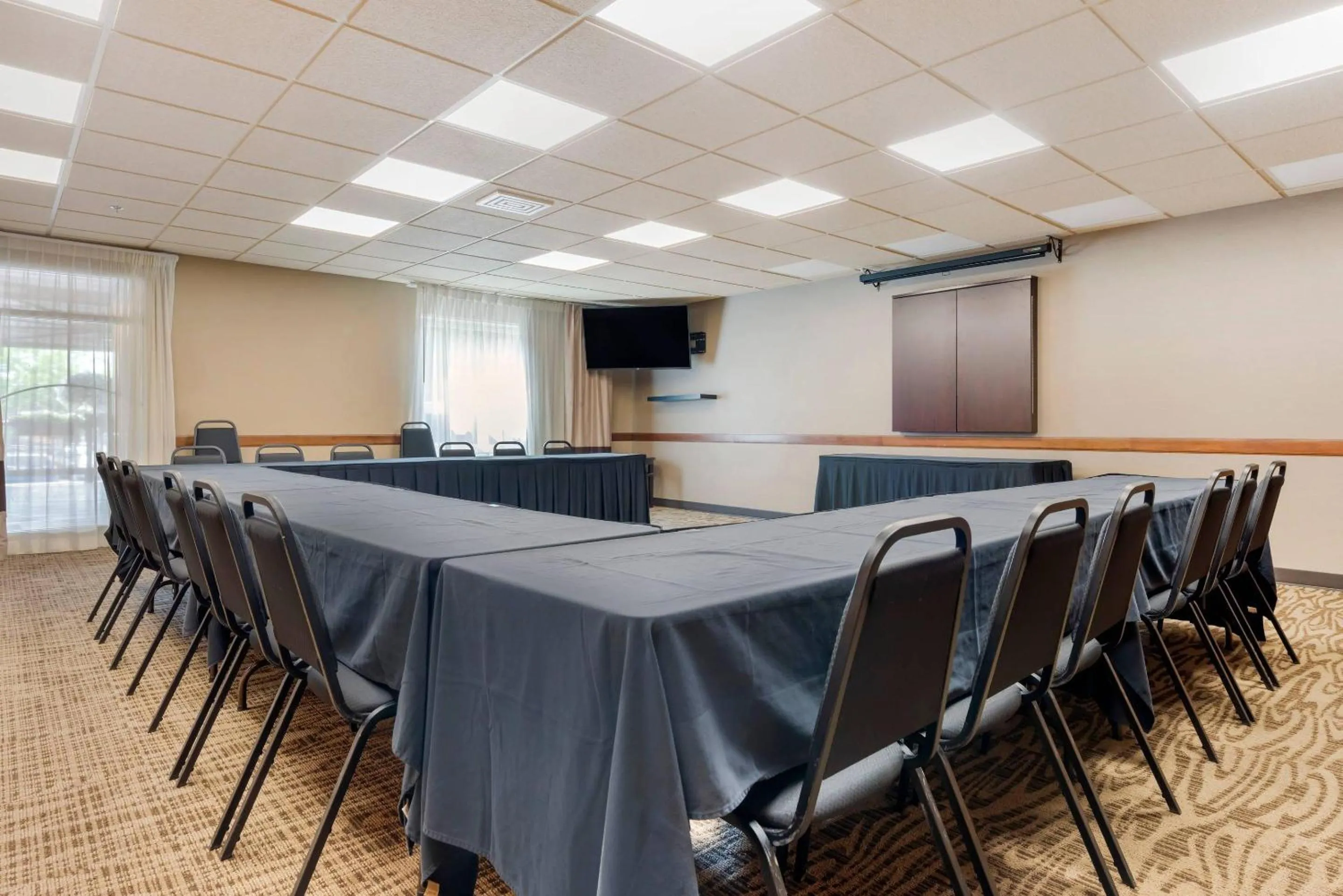 Meeting/conference room in Lift Bridge Lodge, an Ascend Collection Hotel