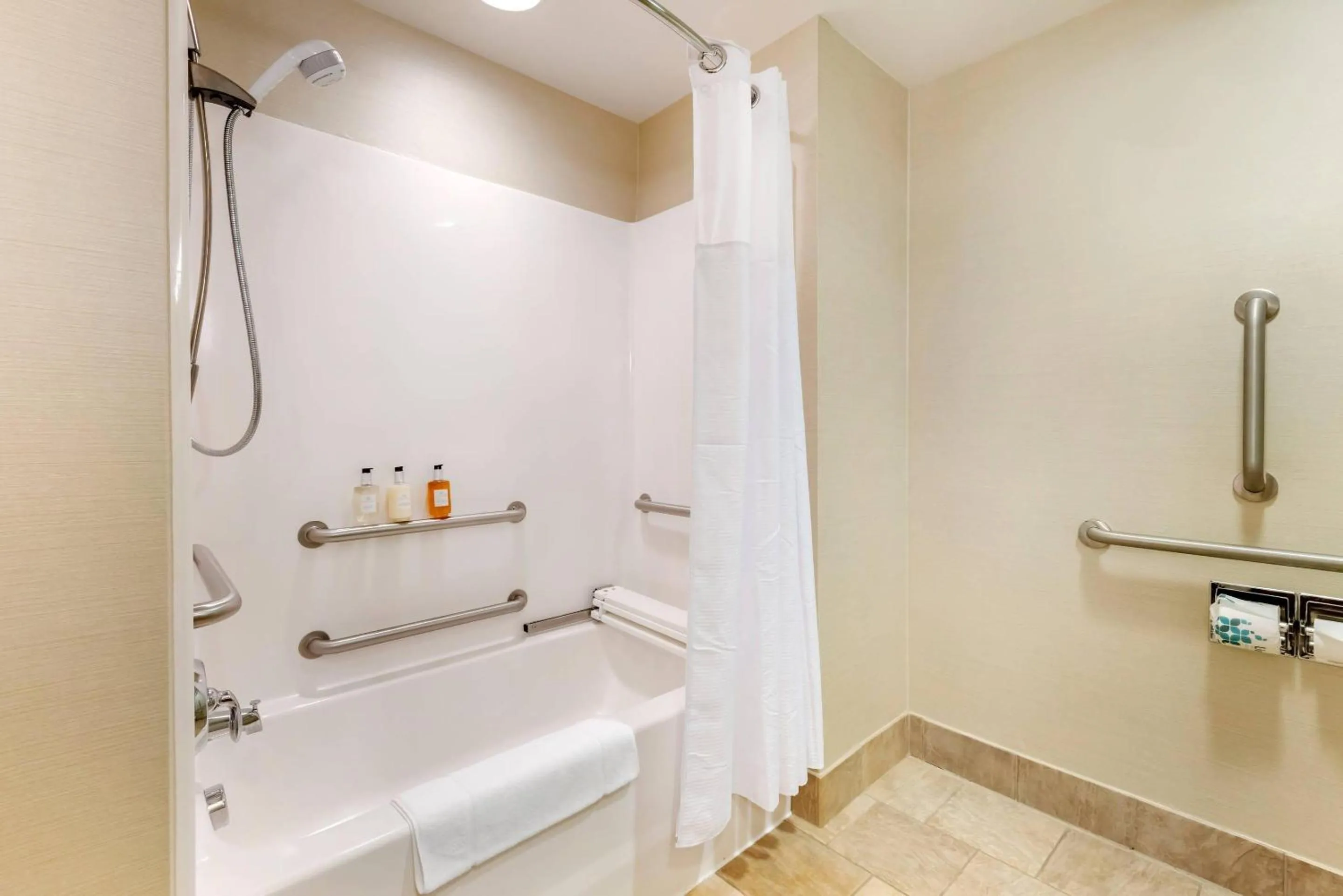 Bedroom in Lift Bridge Lodge, an Ascend Collection Hotel