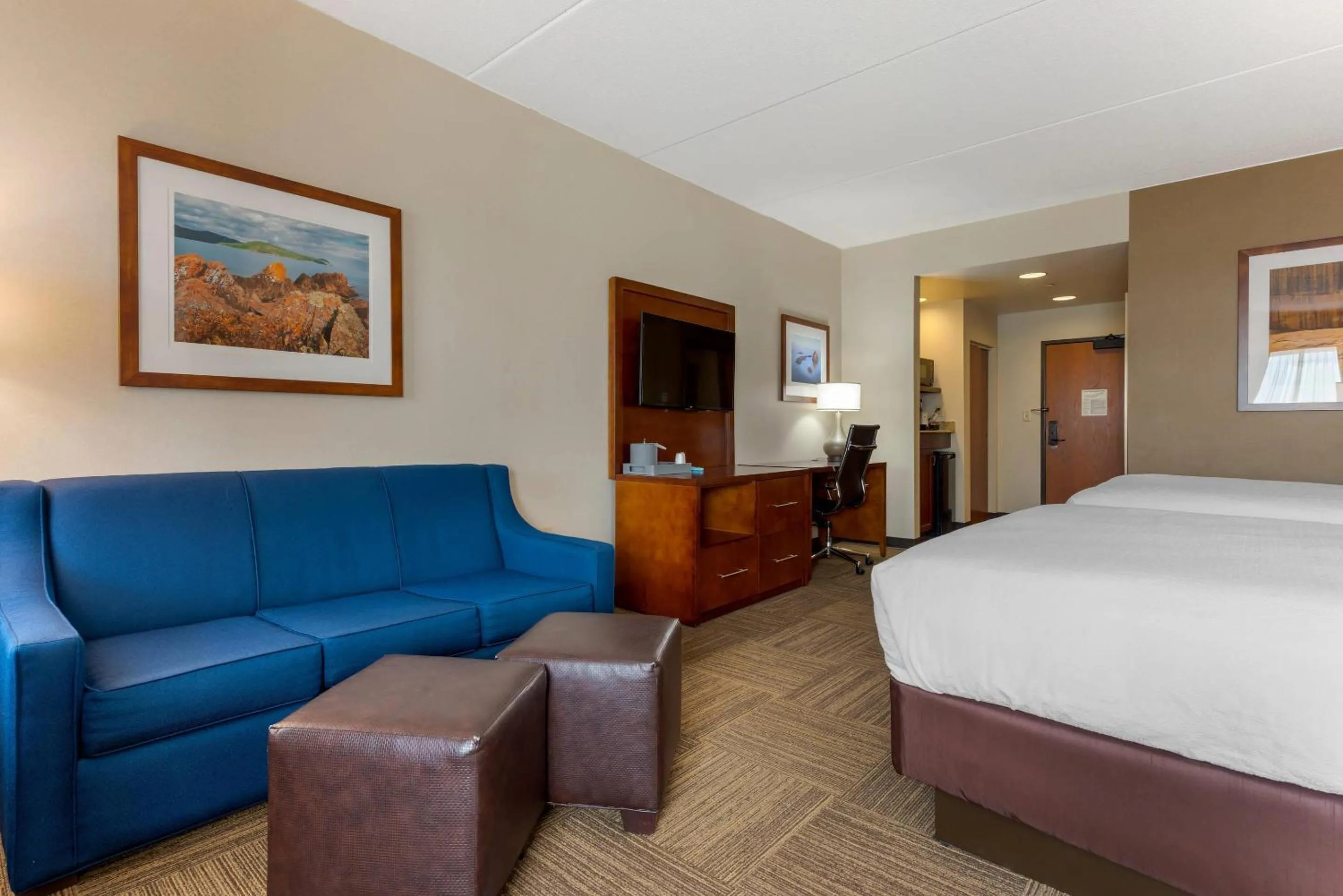 Bedroom, Bed in Lift Bridge Lodge, an Ascend Collection Hotel