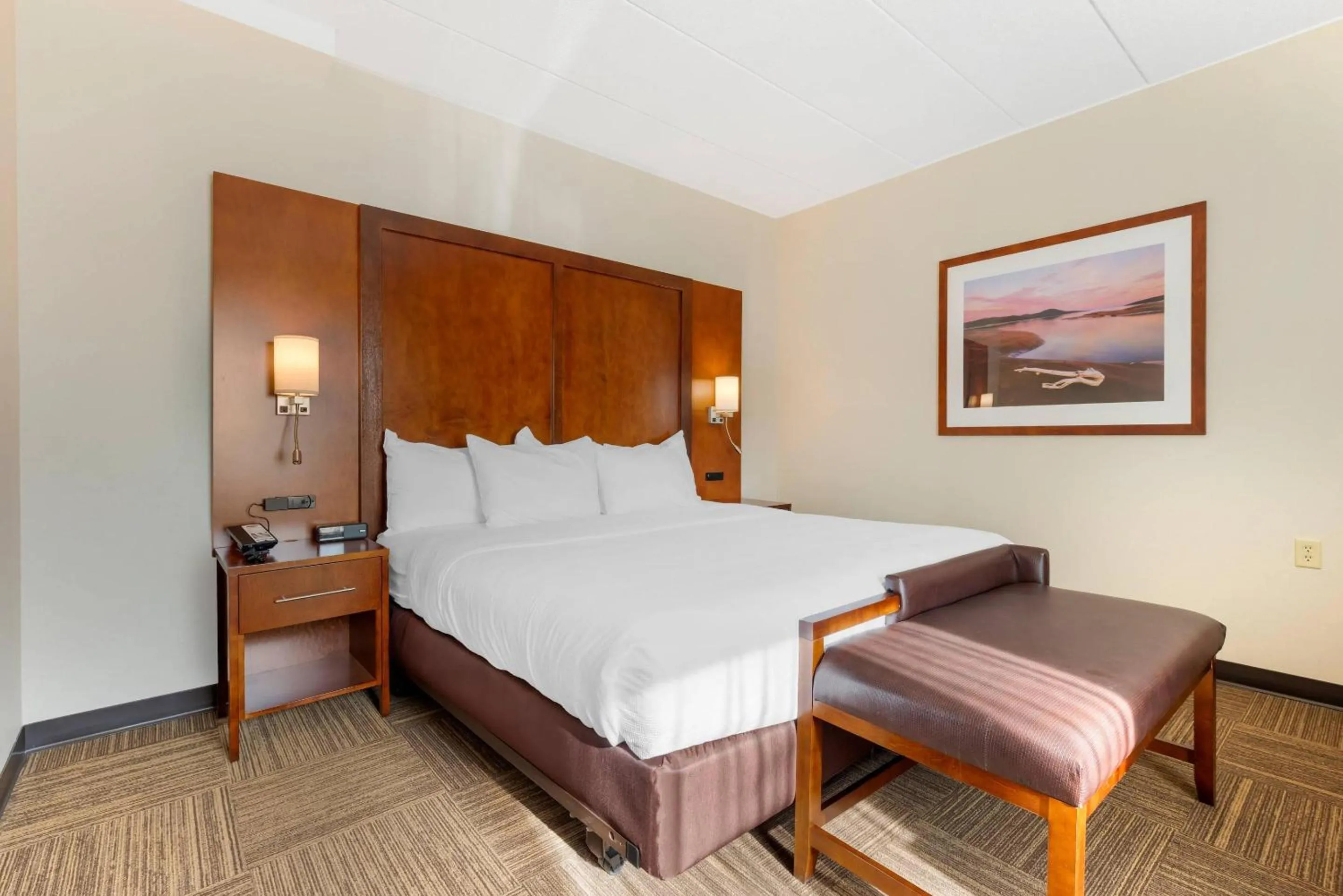 Bedroom, Bed in Lift Bridge Lodge, an Ascend Collection Hotel