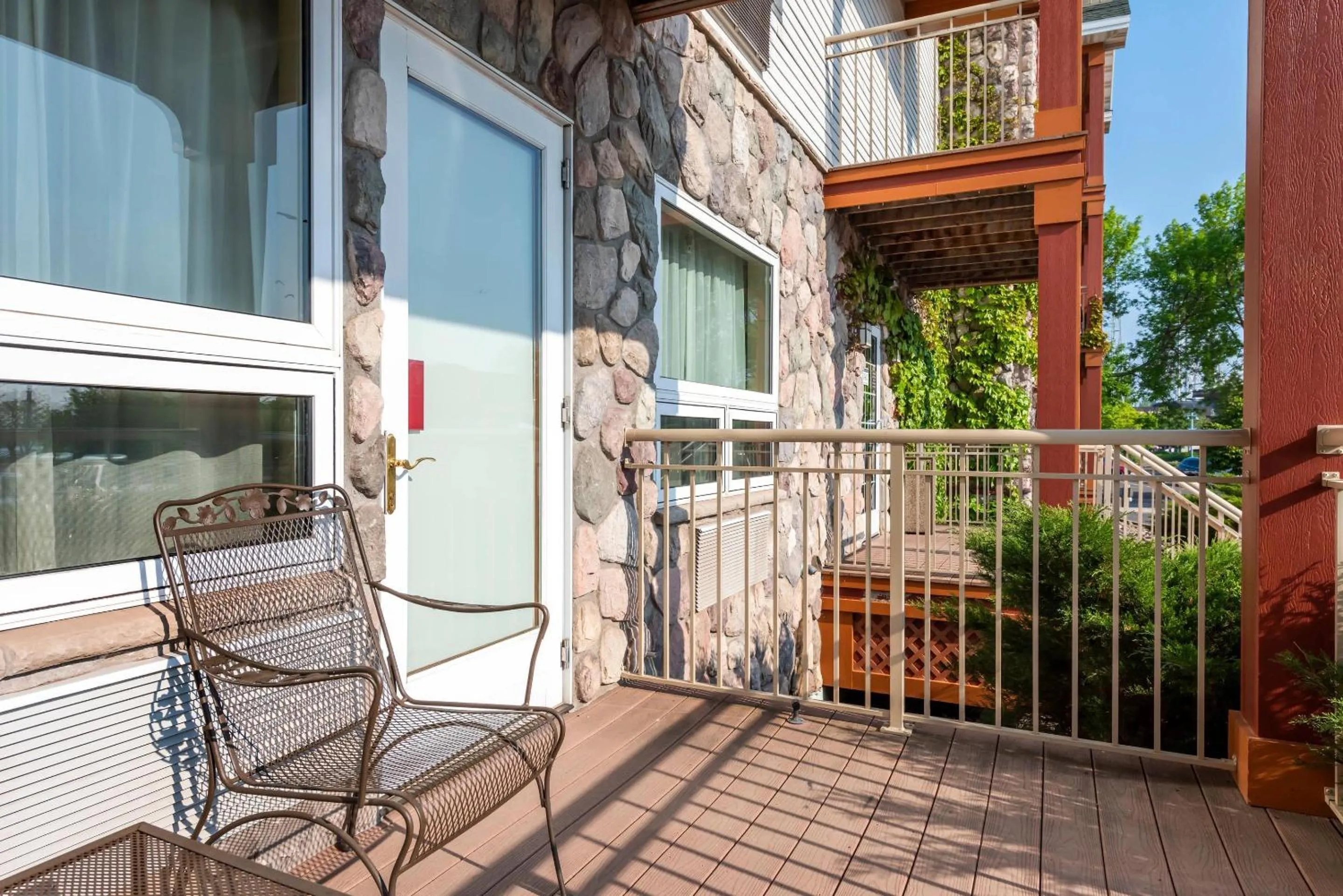 Bedroom in Lift Bridge Lodge, an Ascend Collection Hotel