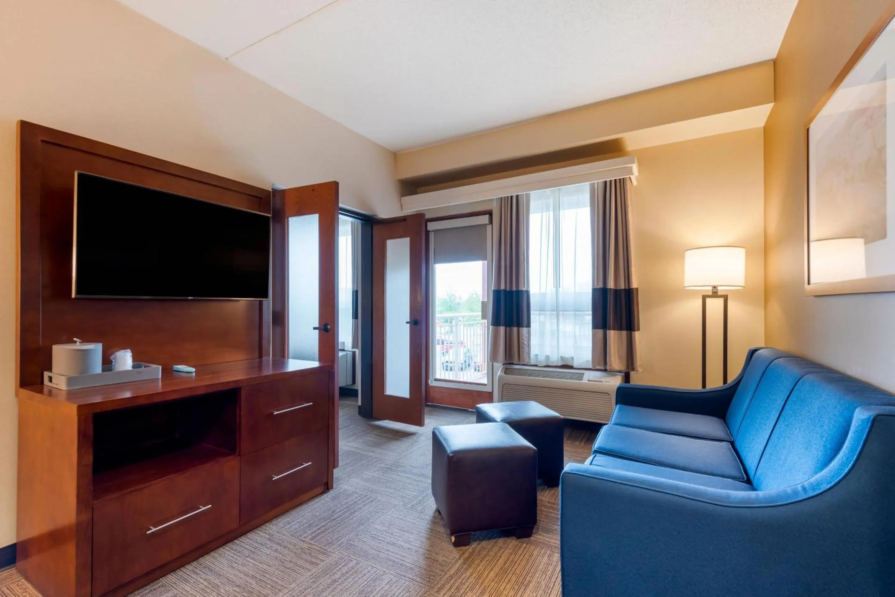 Bedroom in Lift Bridge Lodge, an Ascend Collection Hotel