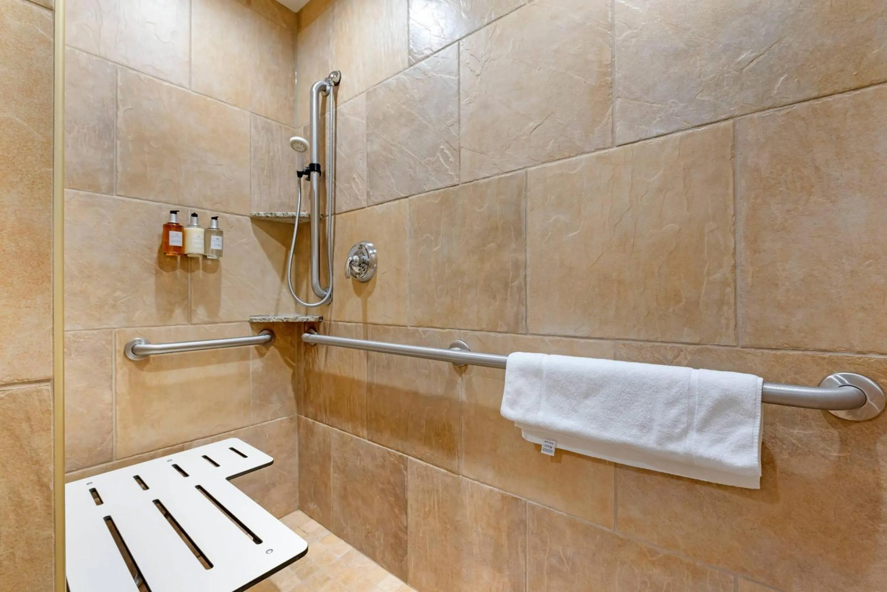 Bedroom in Lift Bridge Lodge, an Ascend Collection Hotel