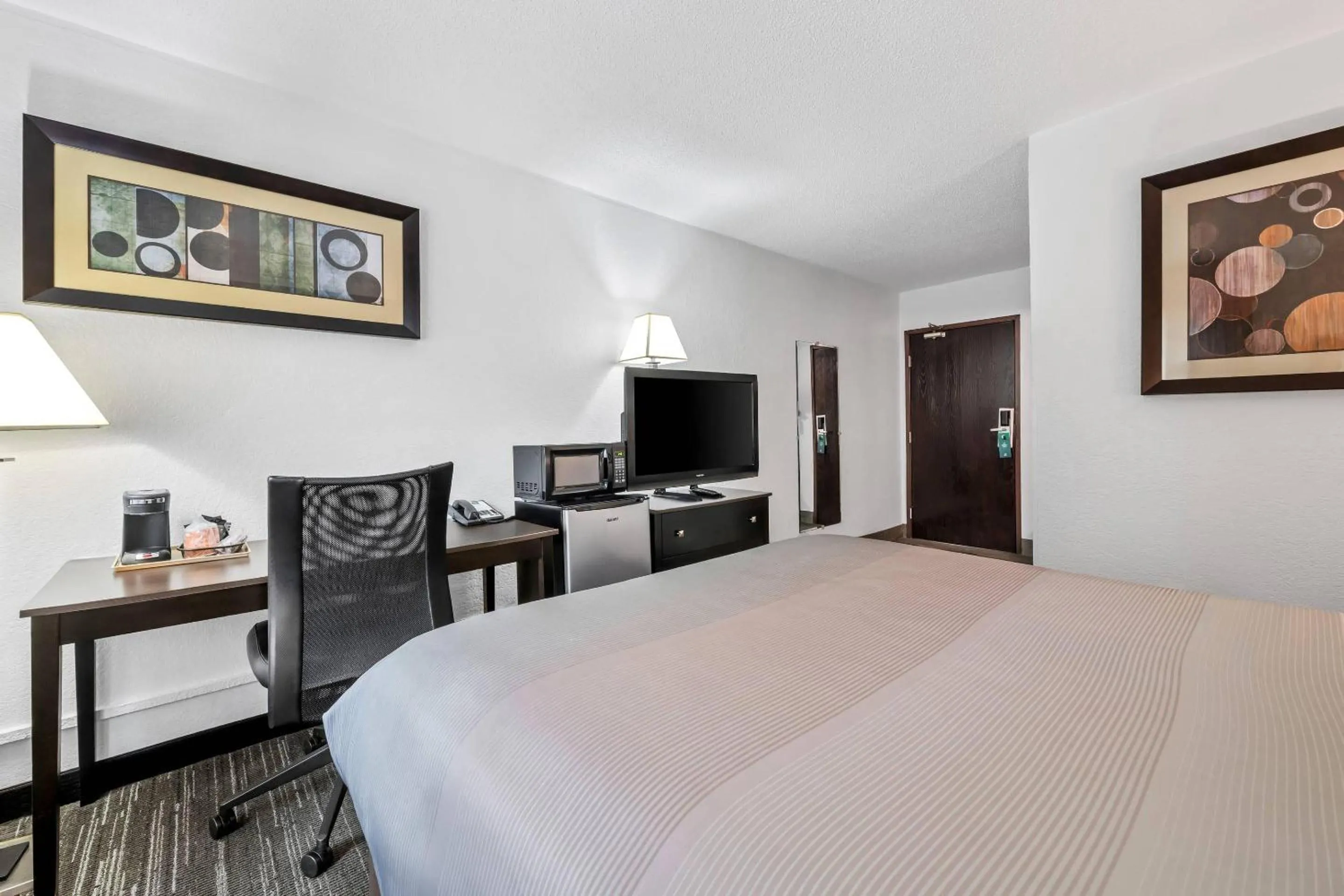 Bedroom, Bed in Quality Inn Savage - Bloomington West