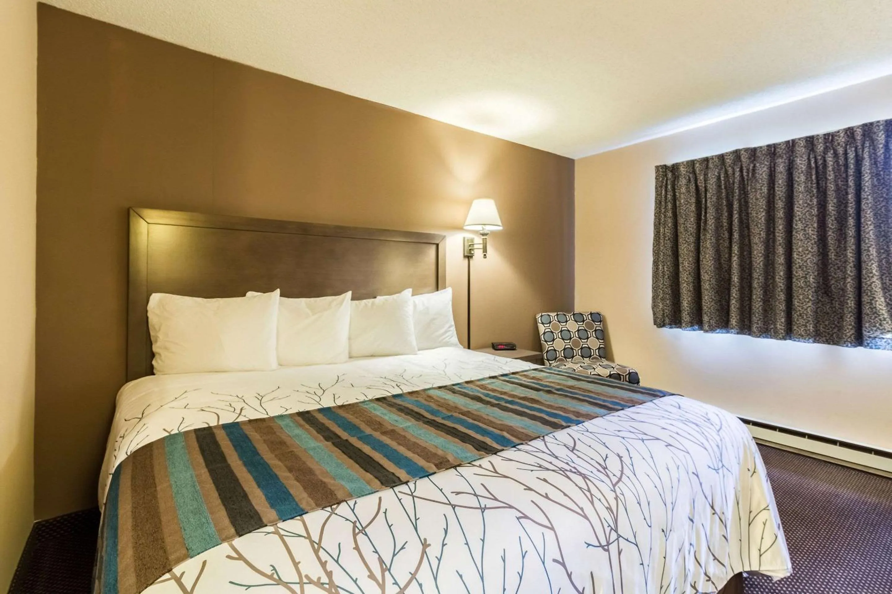 Property building, Bed in Rodeway Inn Red Wing