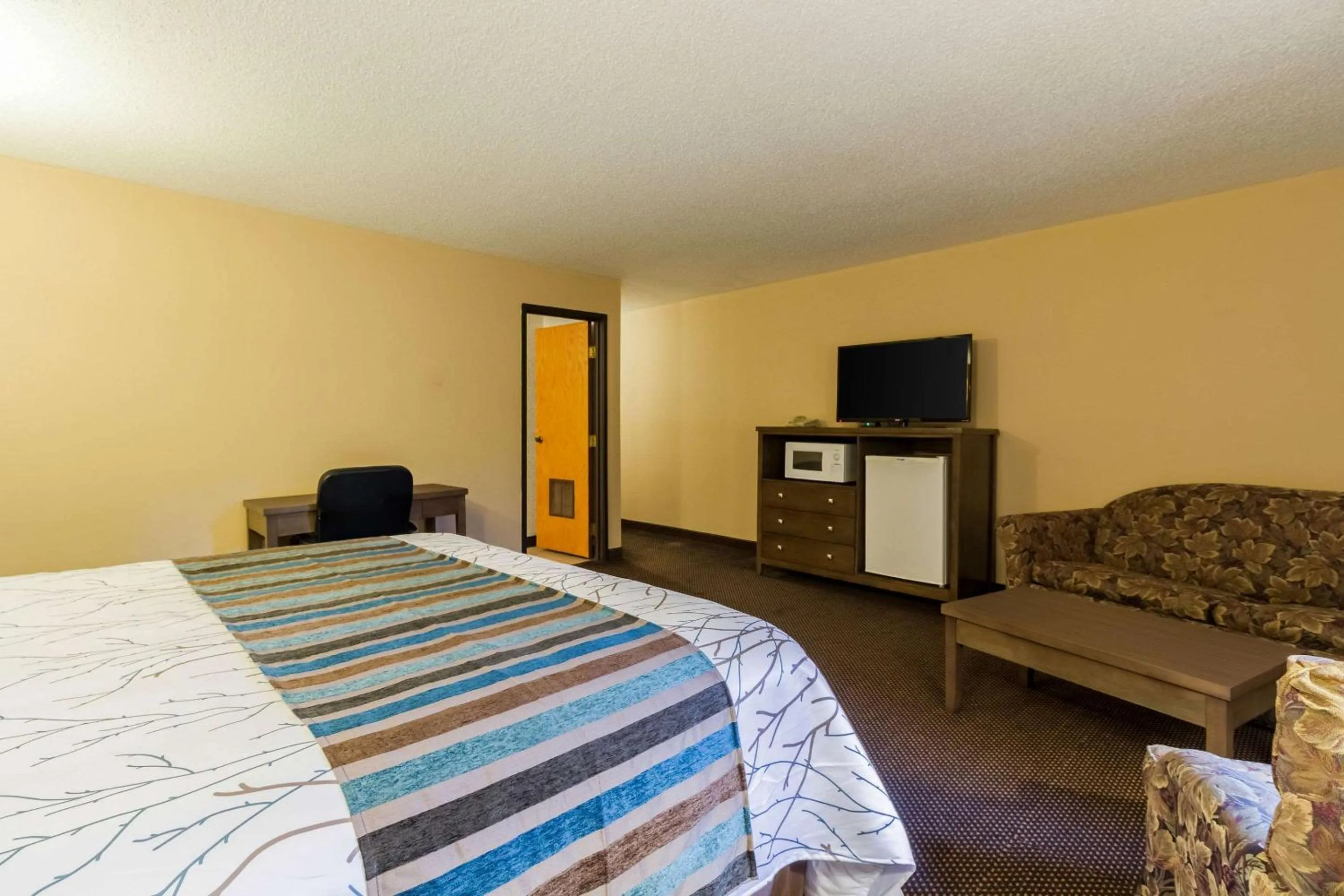 Bedroom, Bed in Rodeway Inn Red Wing
