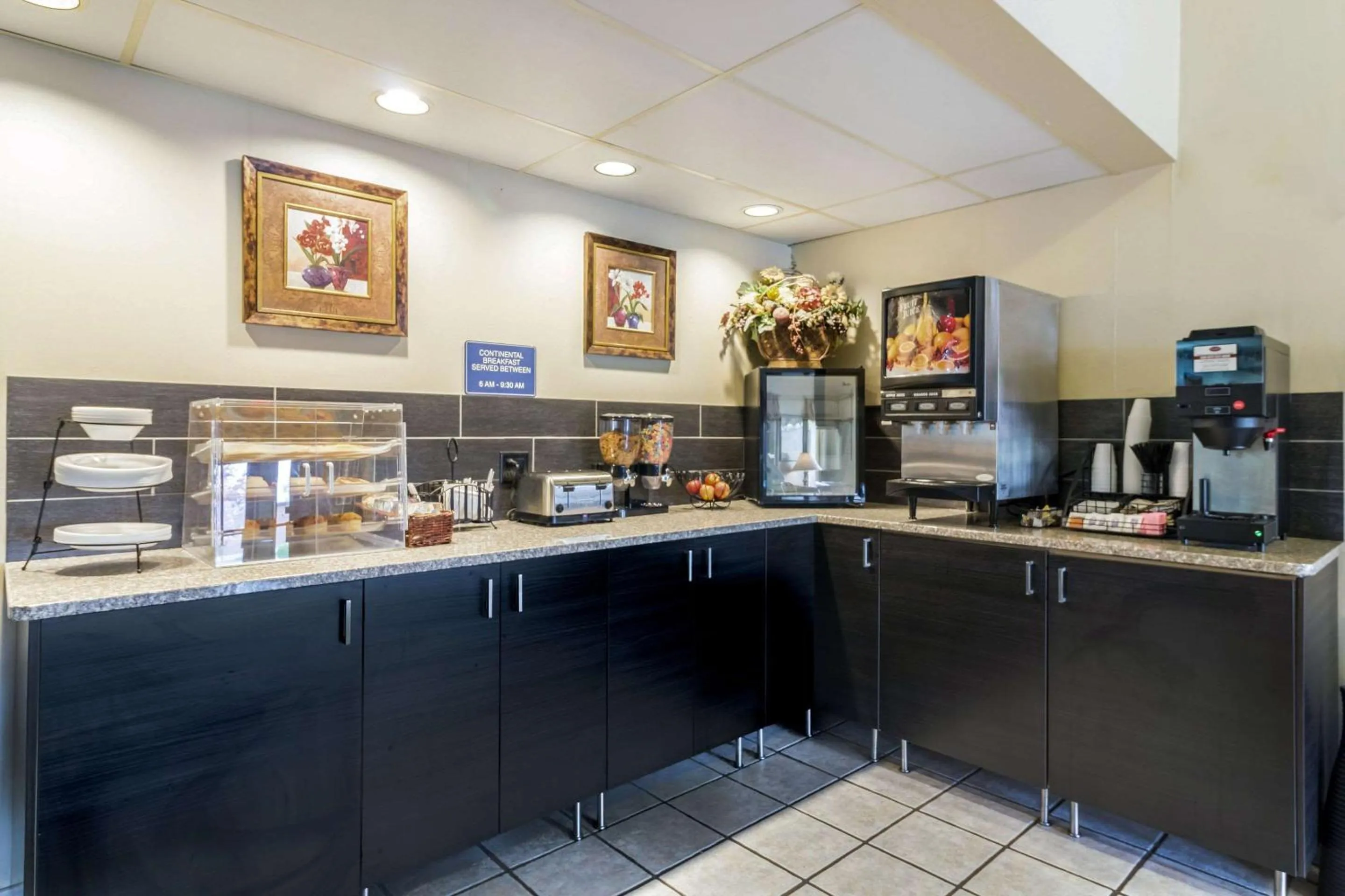 Breakfast in Rodeway Inn Red Wing