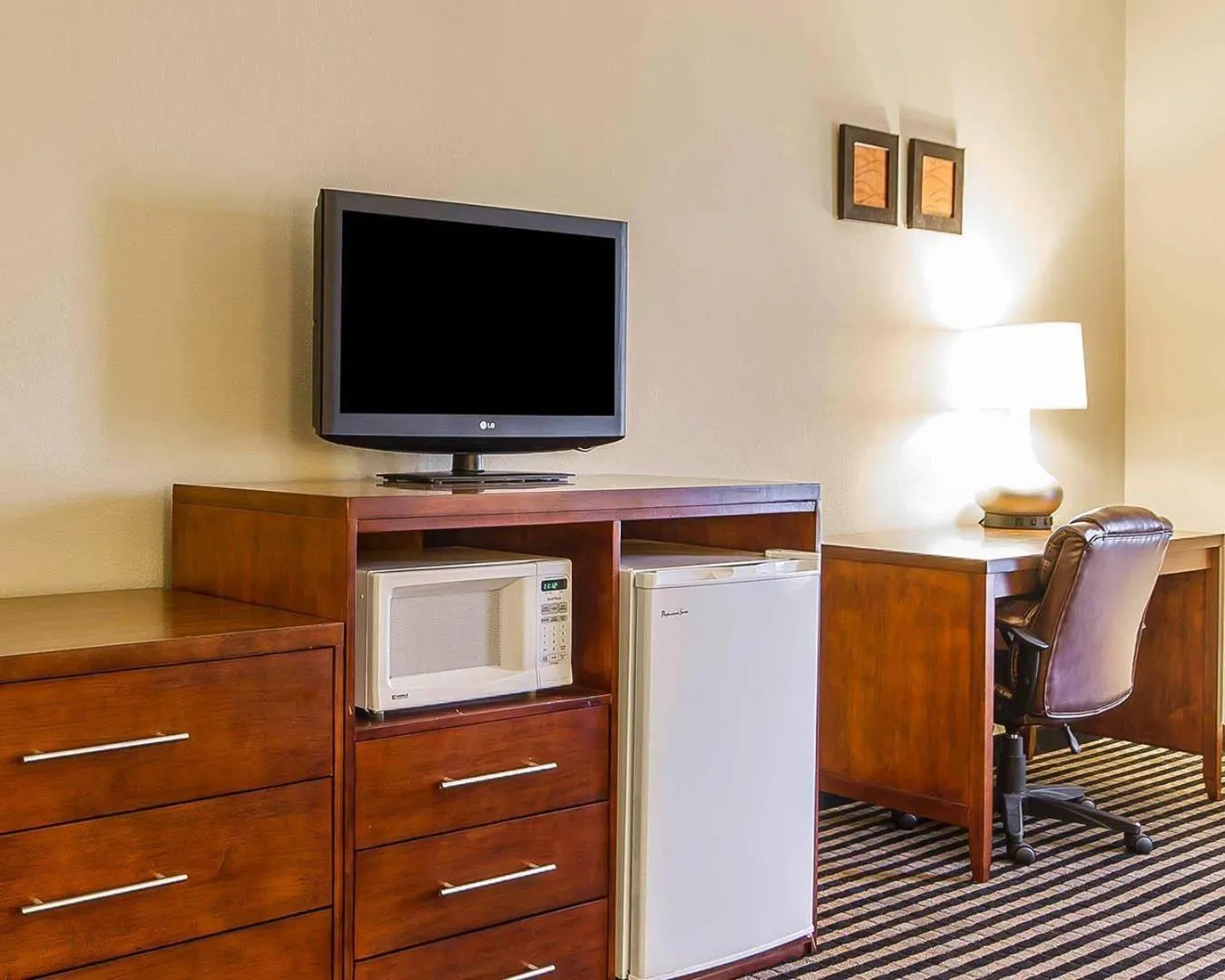 Bedroom in Comfort Inn Owatonna near Medical Center