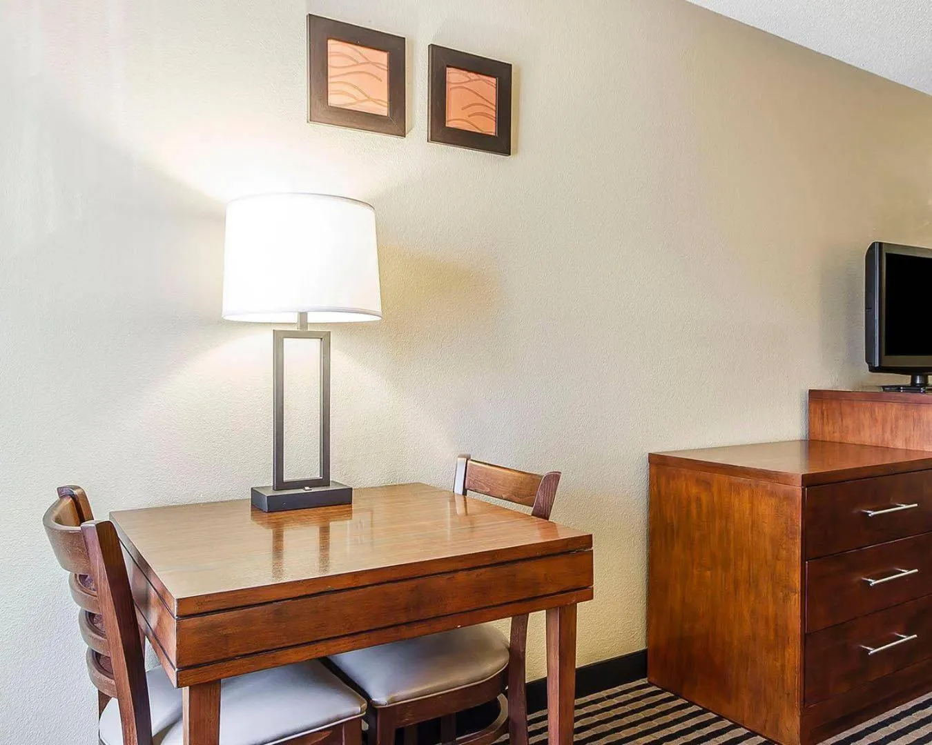 Bedroom in Comfort Inn Owatonna near Medical Center