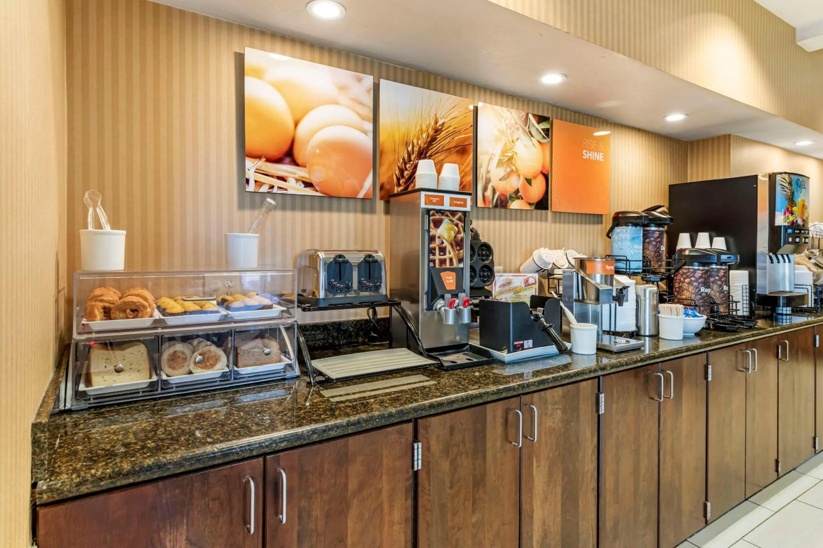 Breakfast in Comfort Inn Albert Lea at Trails Travel Center