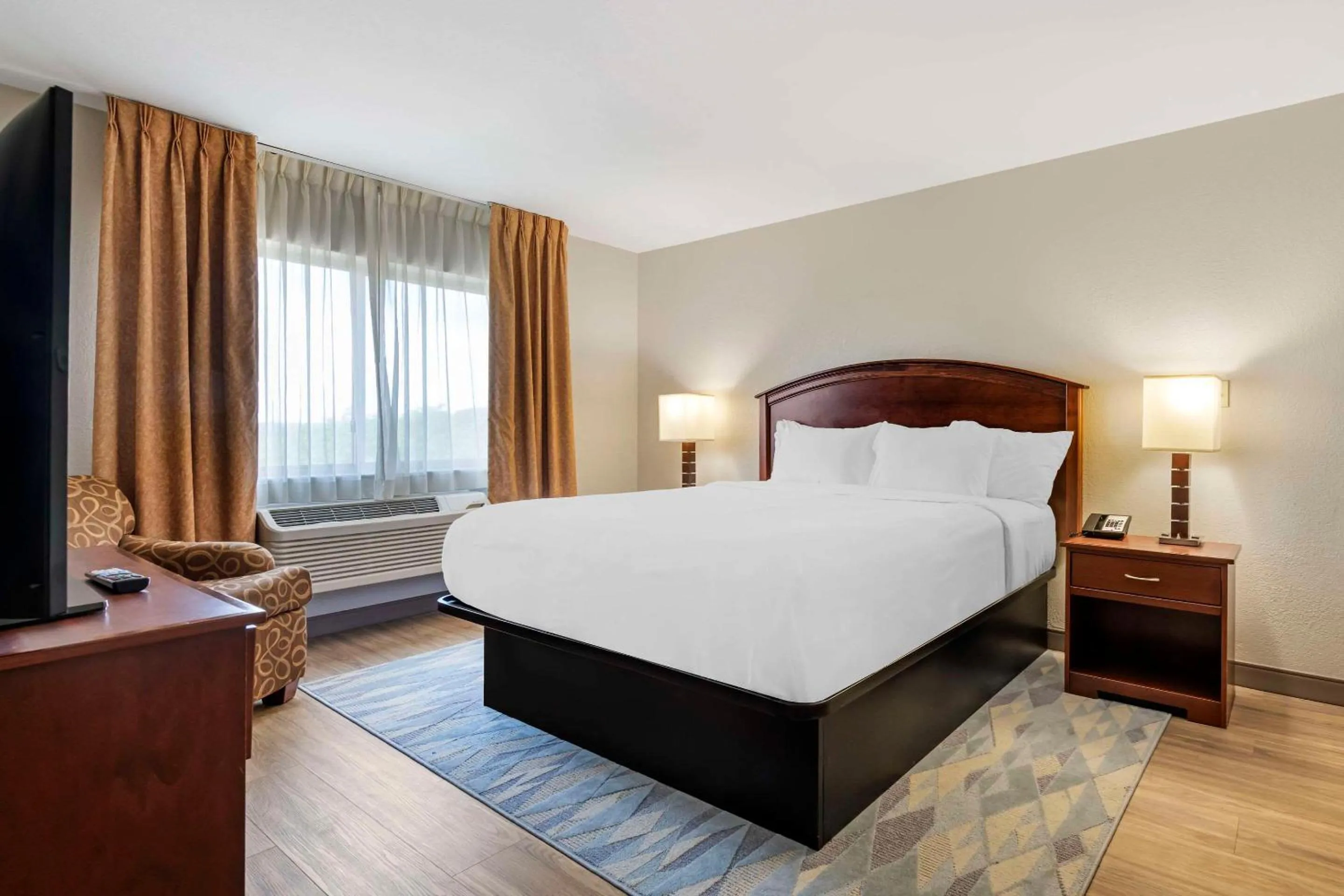 Bedroom, Bed in Comfort Inn Albert Lea at Trails Travel Center