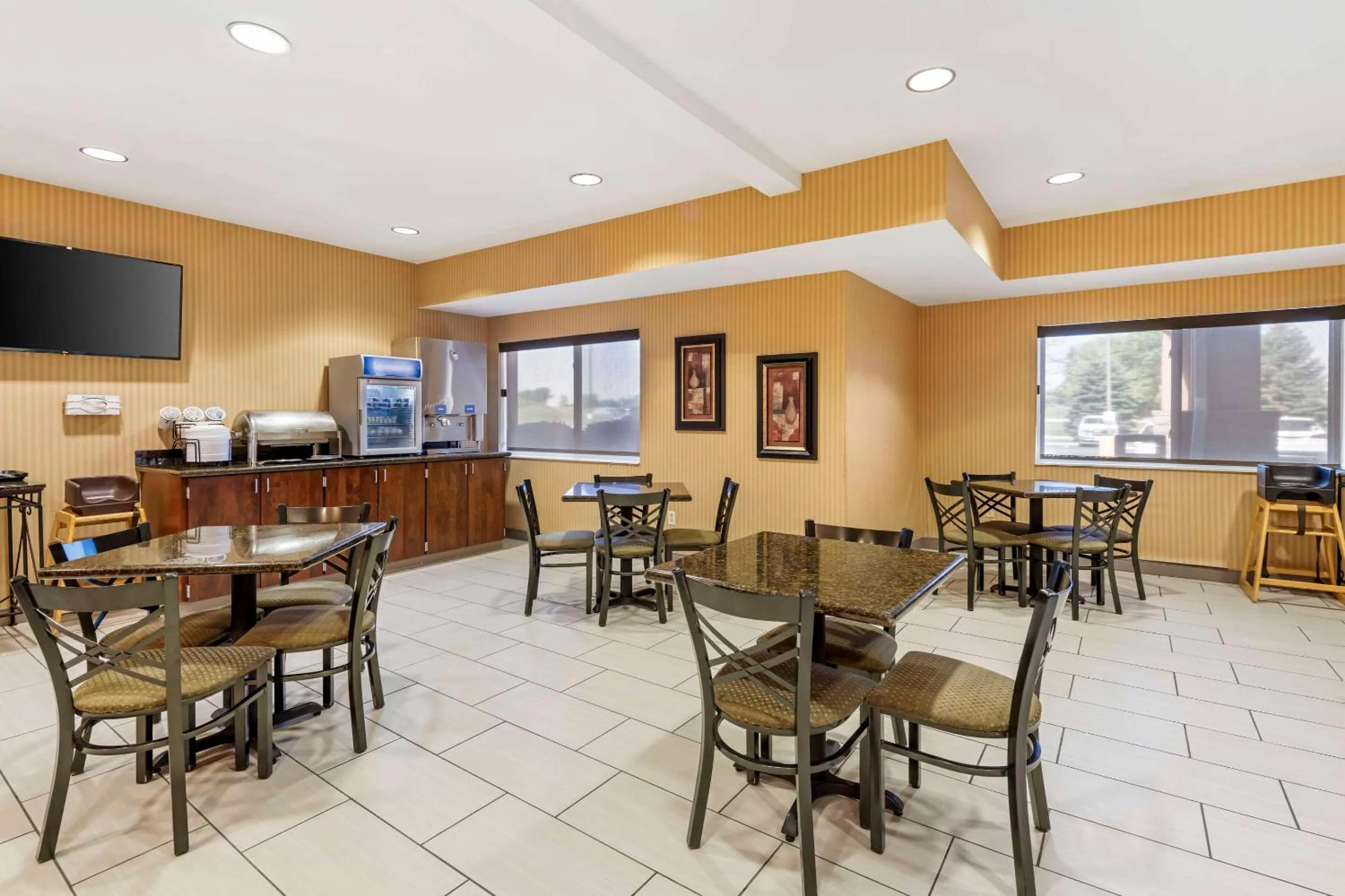 Breakfast in Comfort Inn Albert Lea at Trails Travel Center