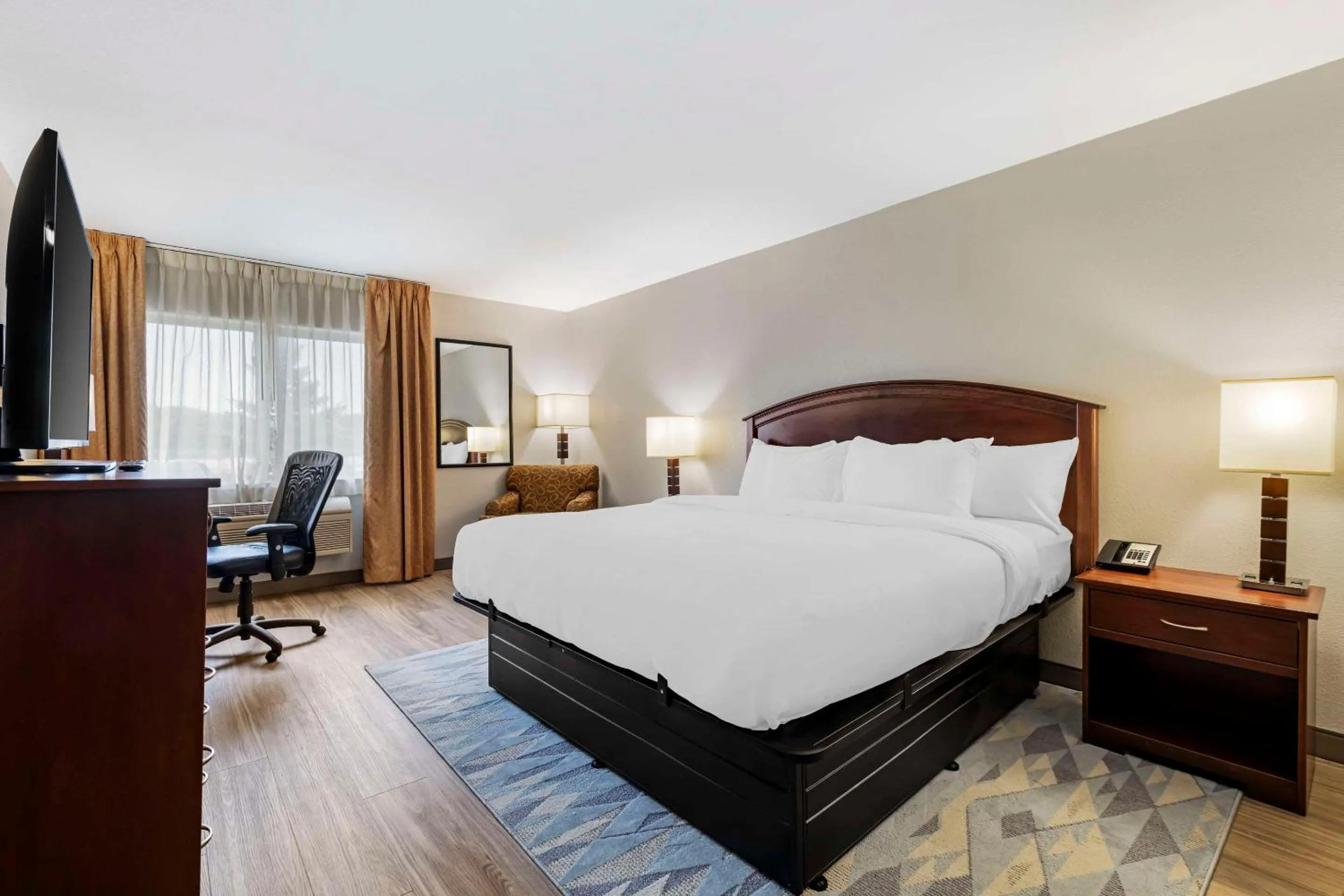 Bedroom, Bed in Comfort Inn Albert Lea at Trails Travel Center