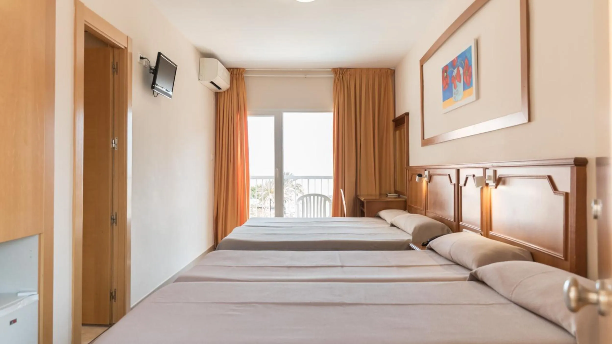 Photo of the whole room, Bed in Hotel San Luis