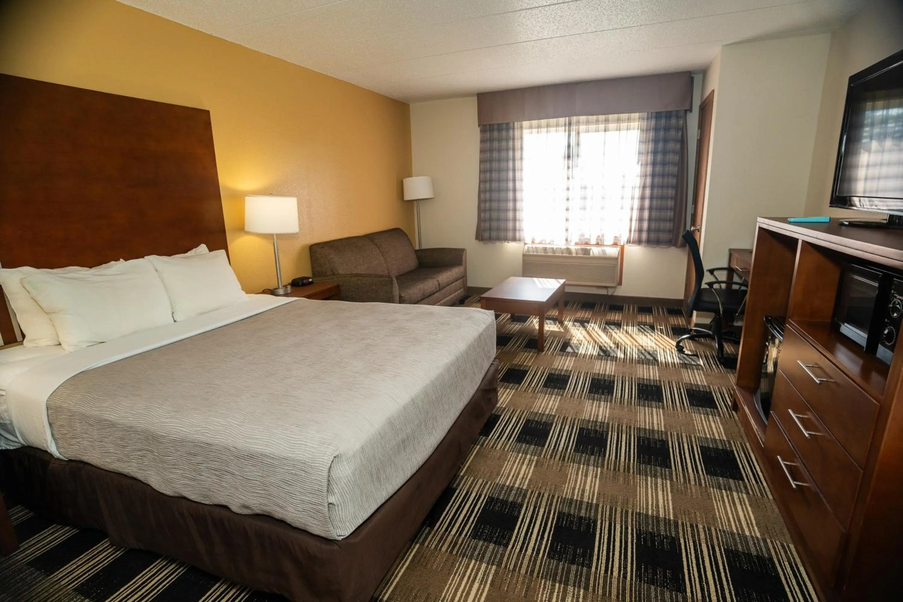 Bedroom, Bed in Quality Inn near Medical Center