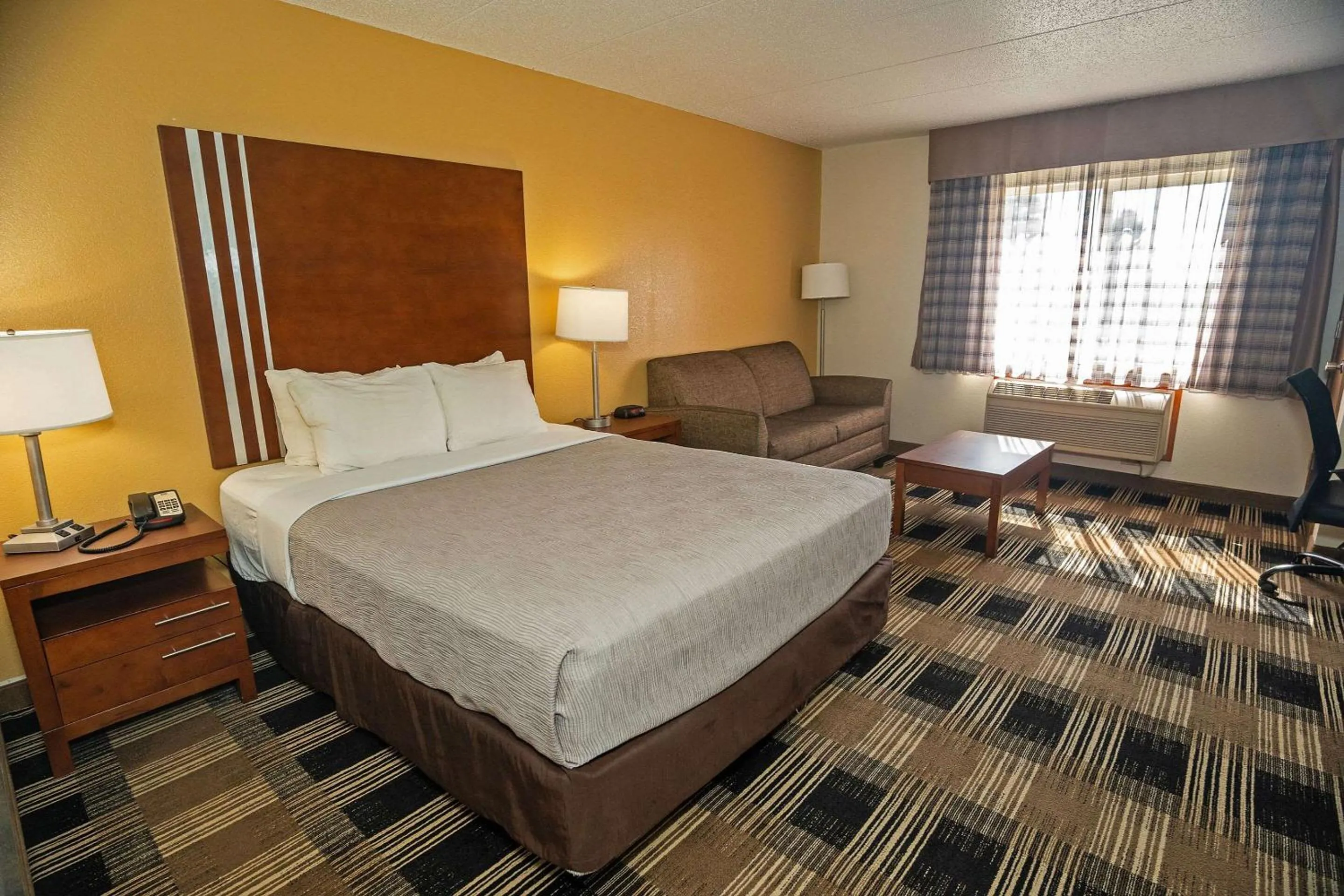 Bedroom, Bed in Quality Inn near Medical Center