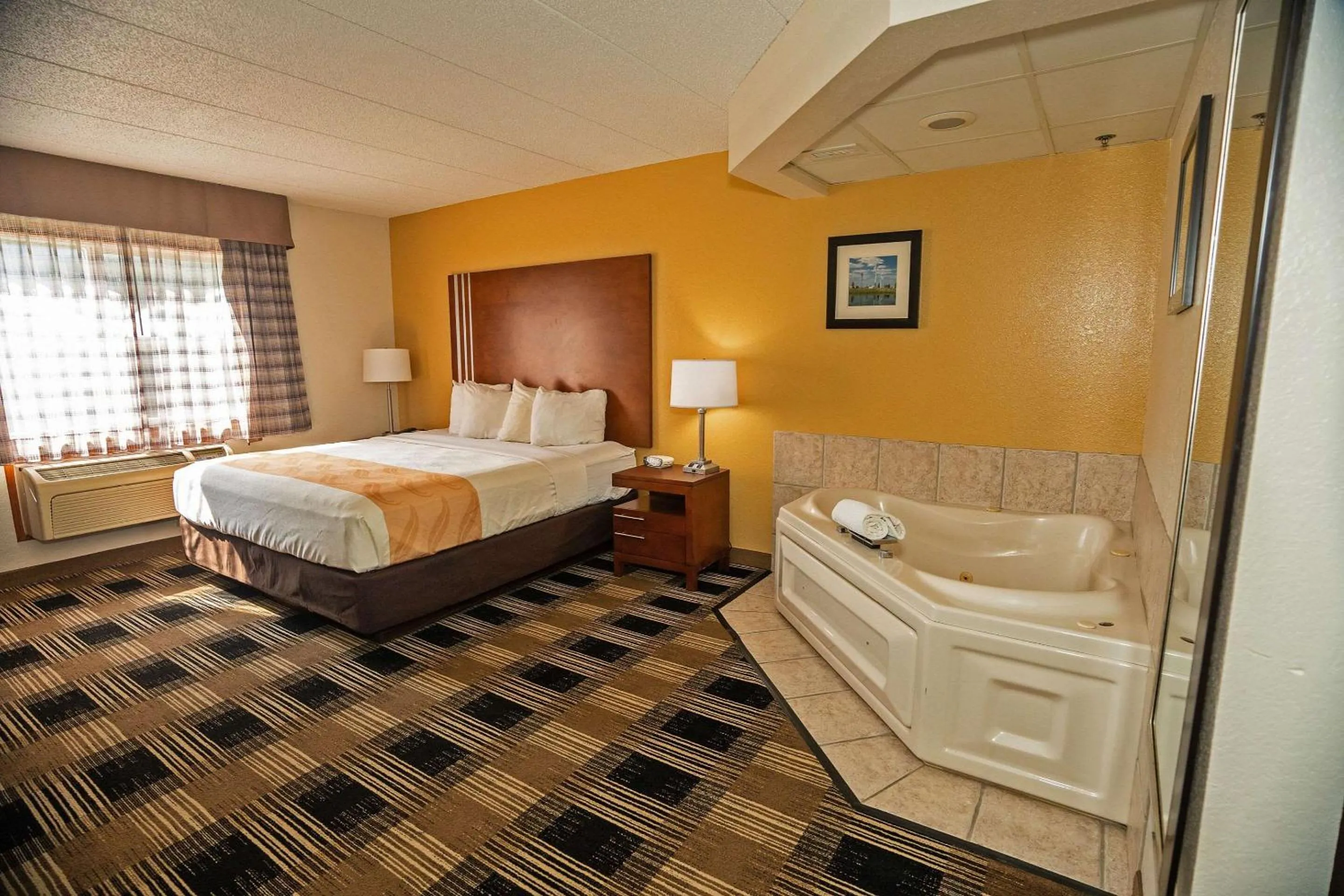 Bedroom, Bed in Quality Inn near Medical Center