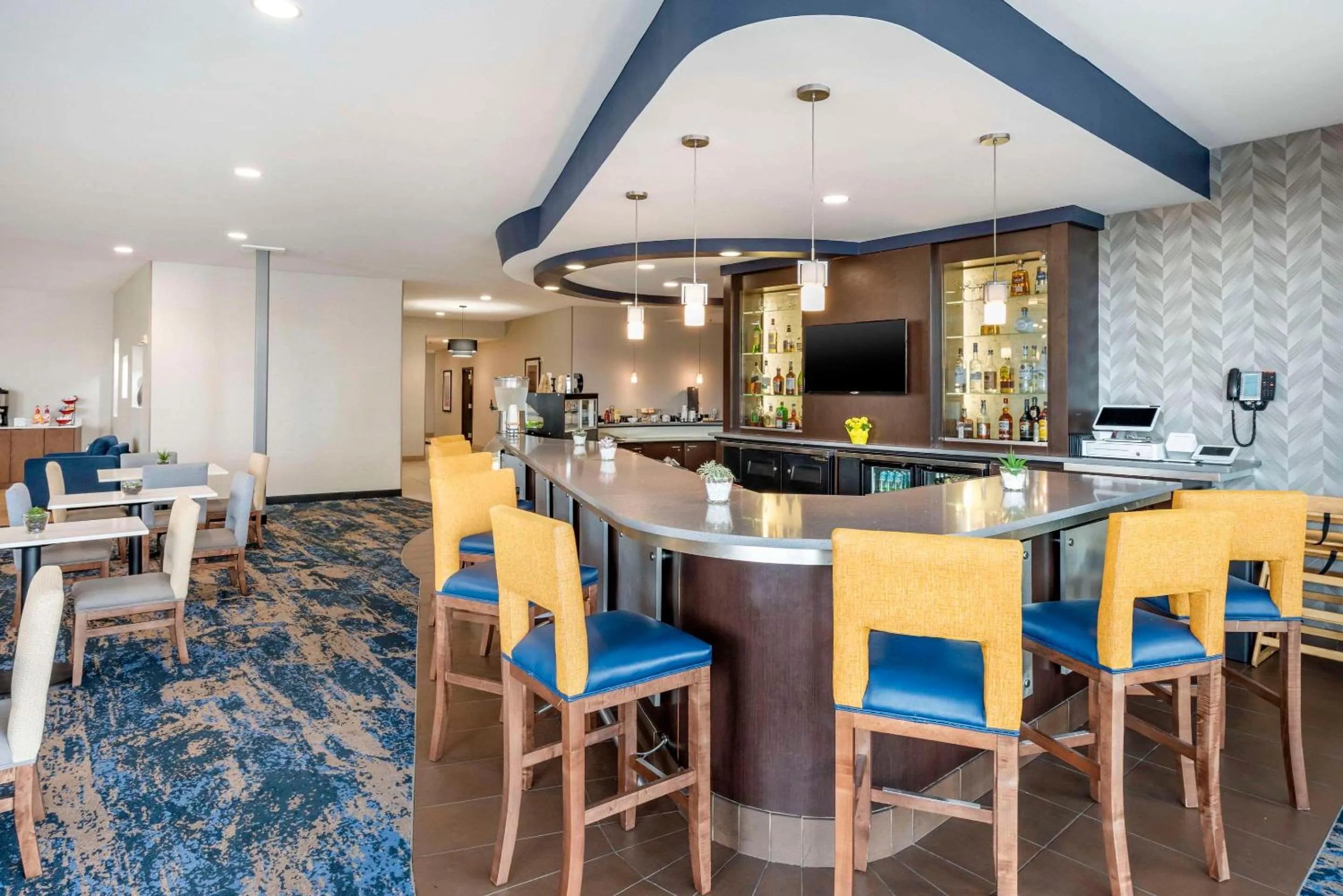 Lounge or bar in Cambria Hotel Minneapolis Maple Grove