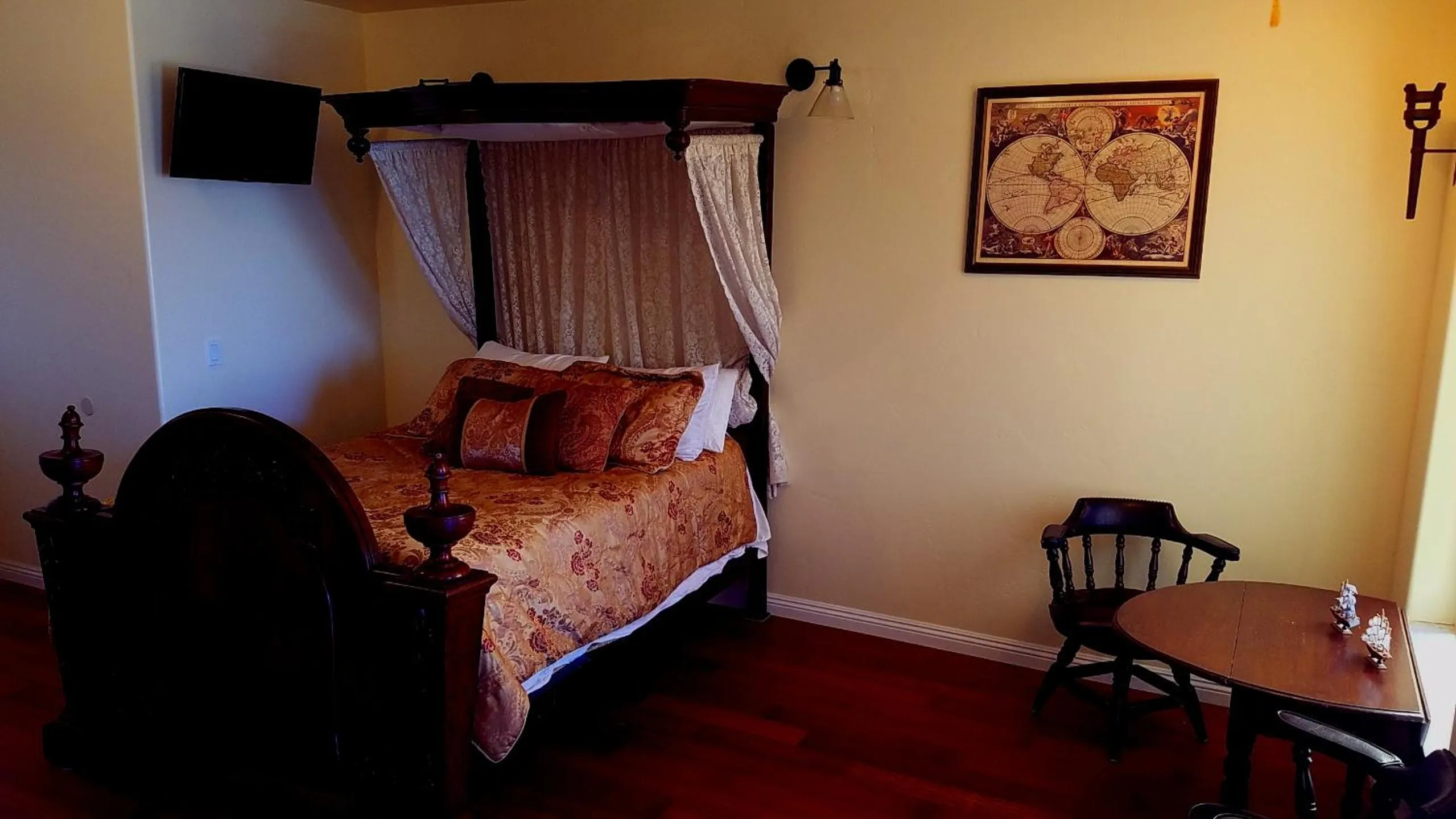 Bed in The Castle Inn of the Lost Coast