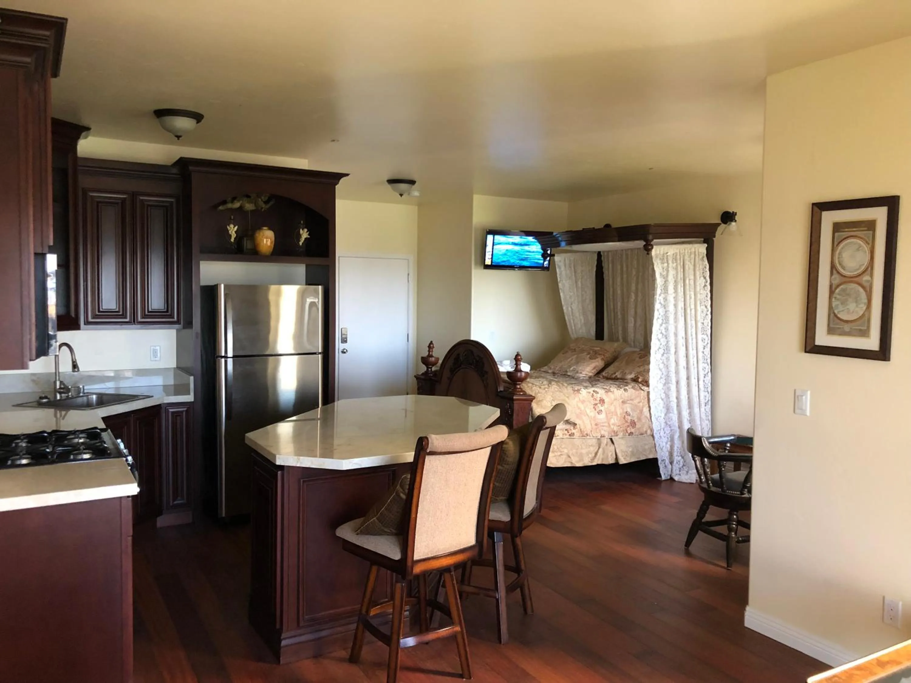 Property building, Bed in The Castle Inn of the Lost Coast