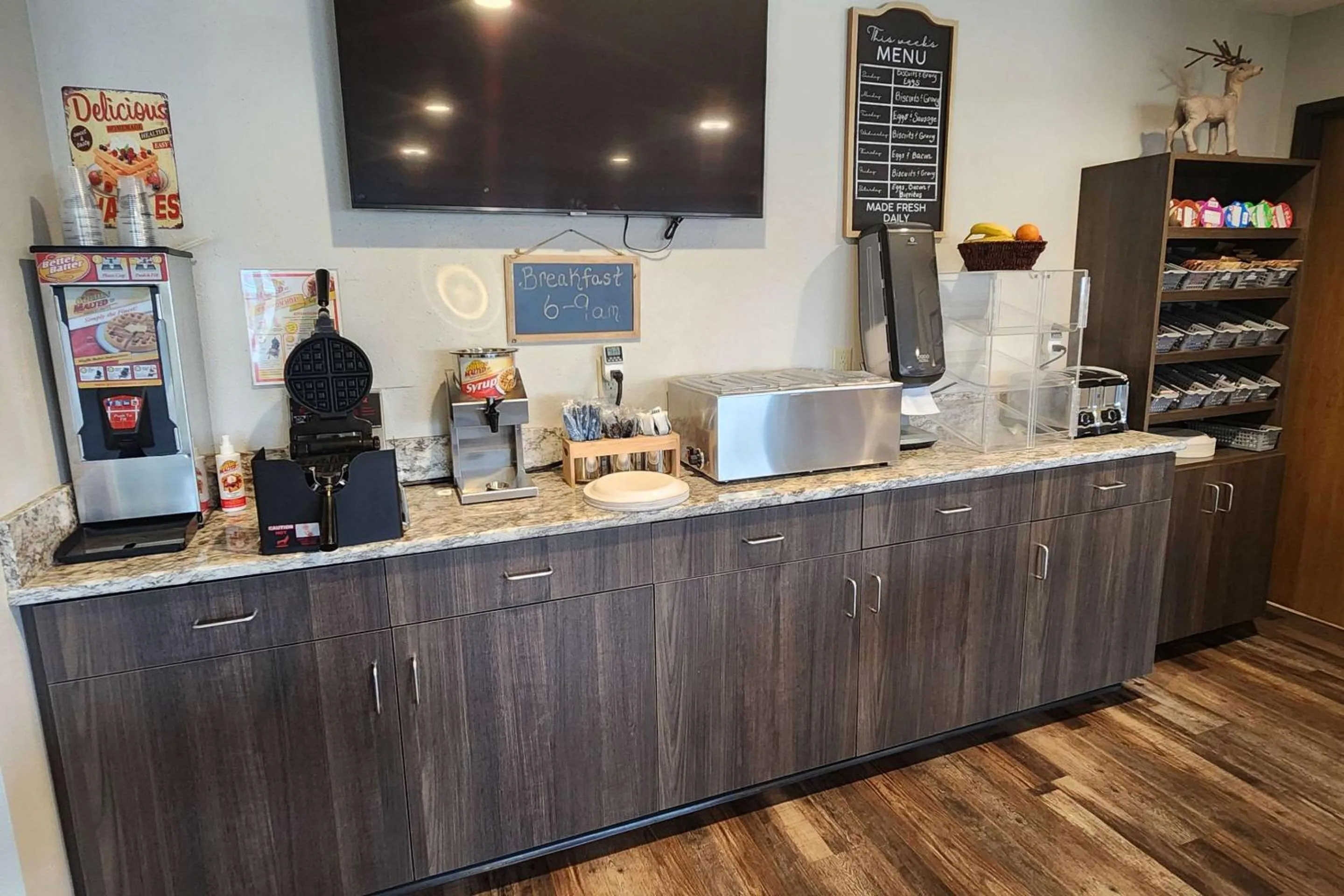 Breakfast in Econo Lodge Ortonville