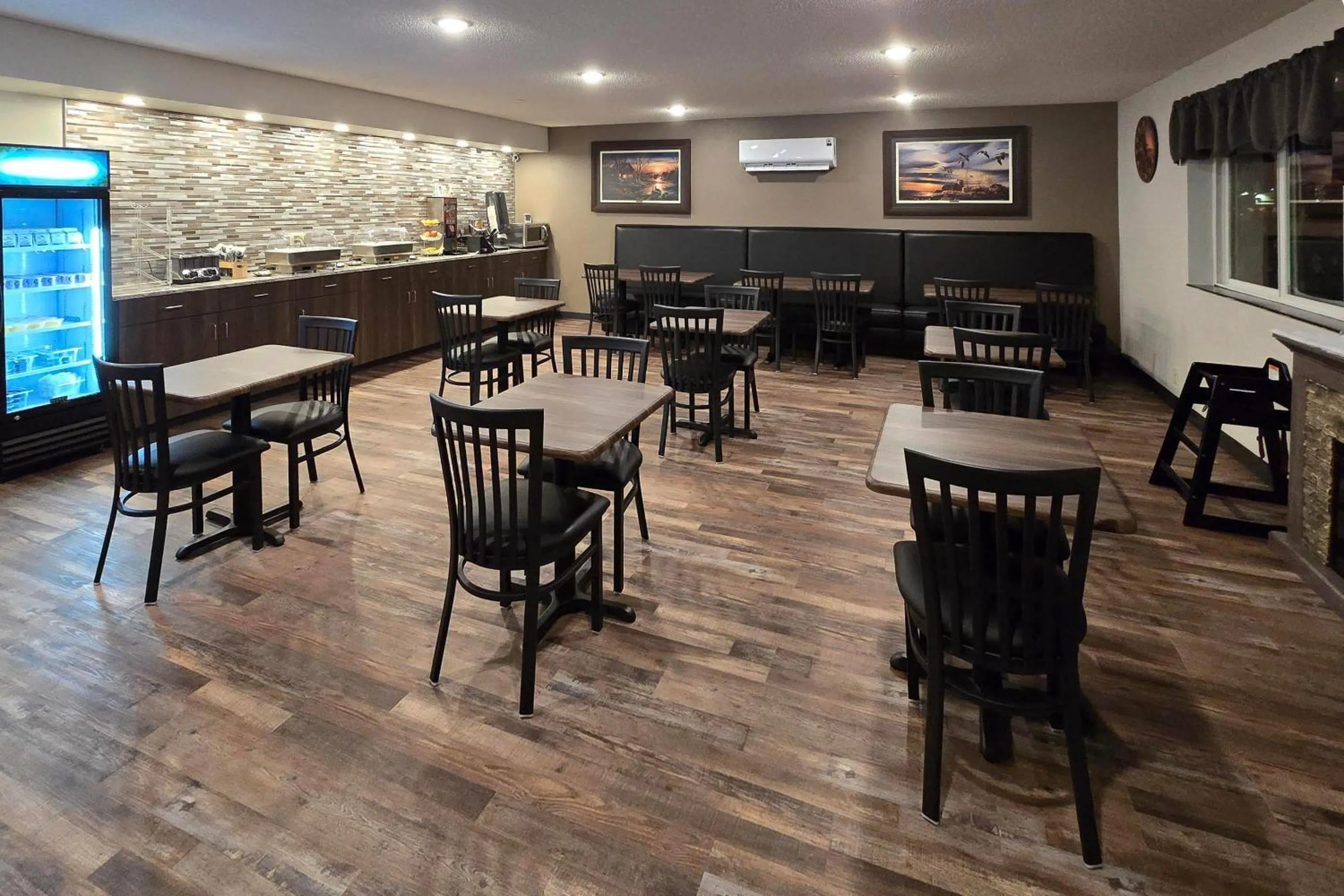 Breakfast in Econo Lodge Ortonville