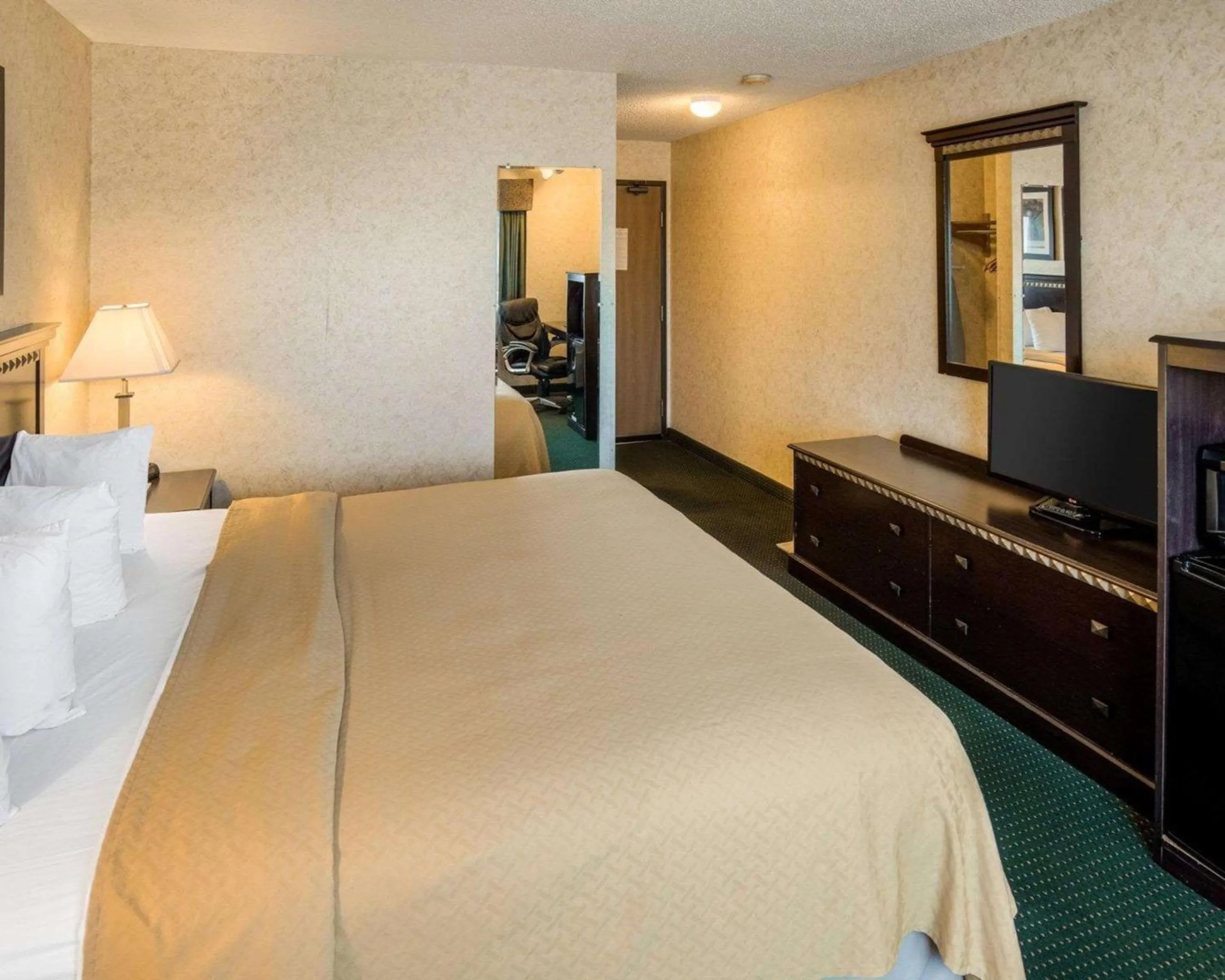 Photo of the whole room, Bed in Quality Inn near Northtown Mall & National Sports Center