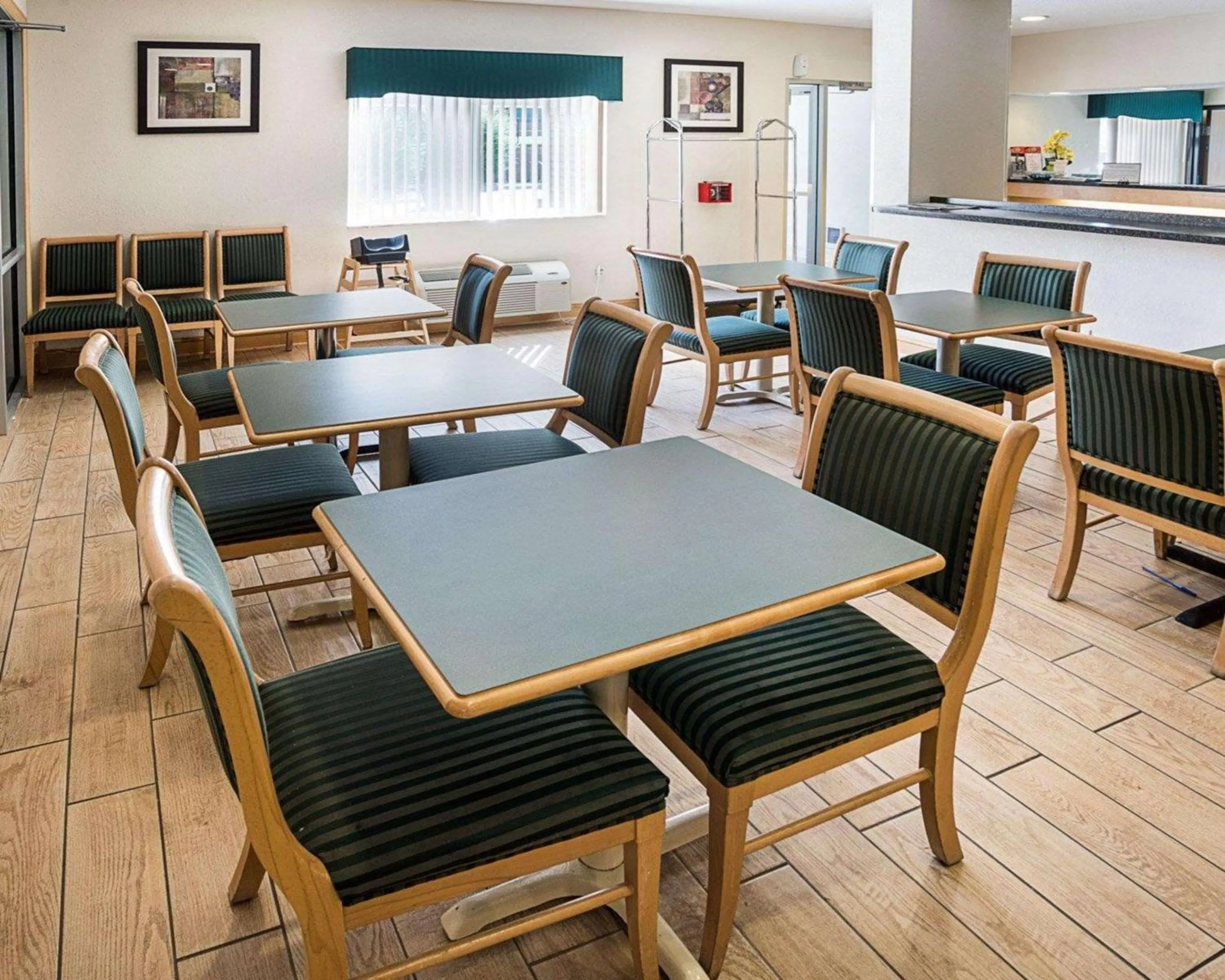 Restaurant/places to eat in Quality Inn near Northtown Mall & National Sports Center