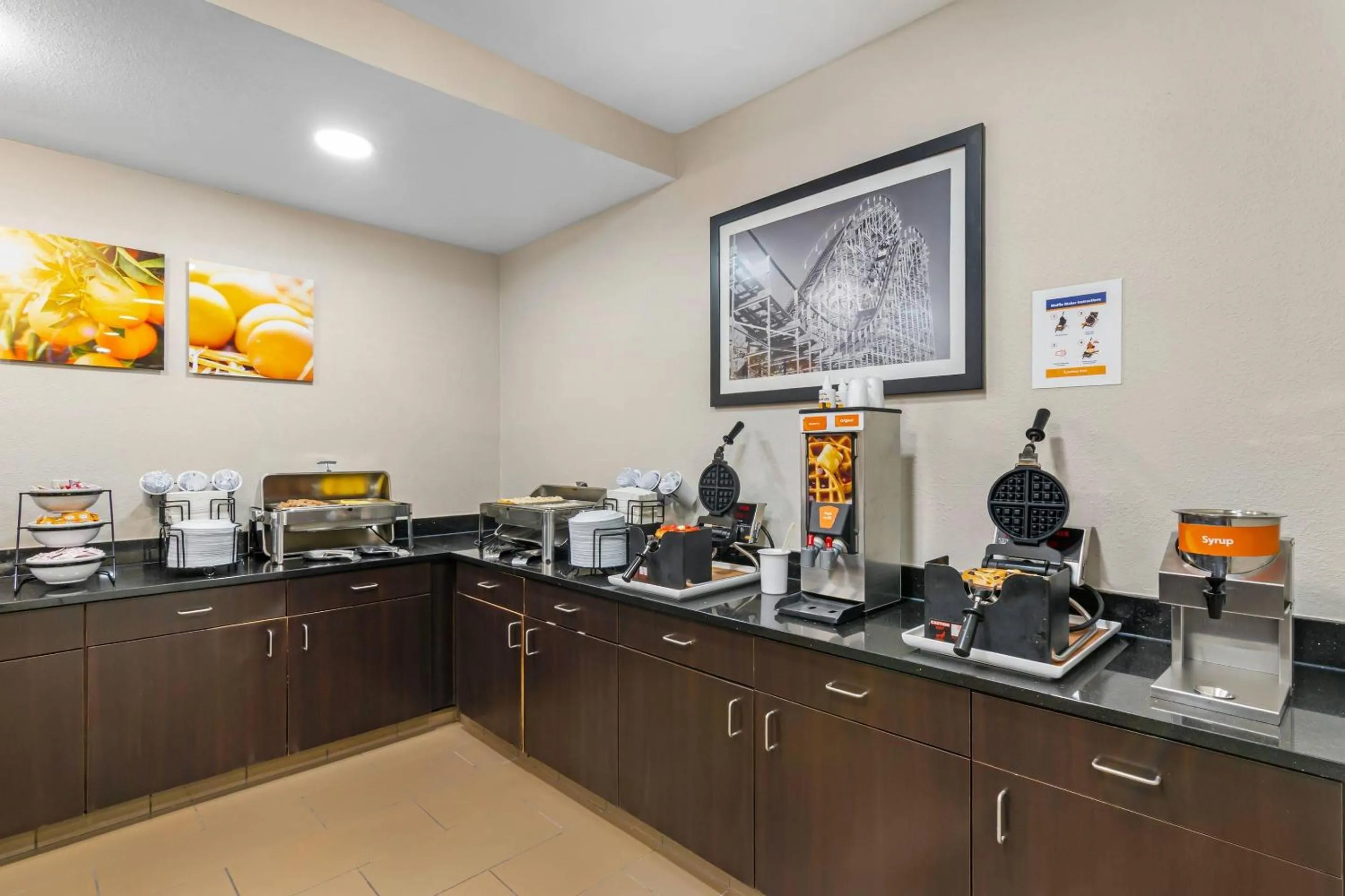 Breakfast in Comfort Inn & Suites Kansas City - Northeast