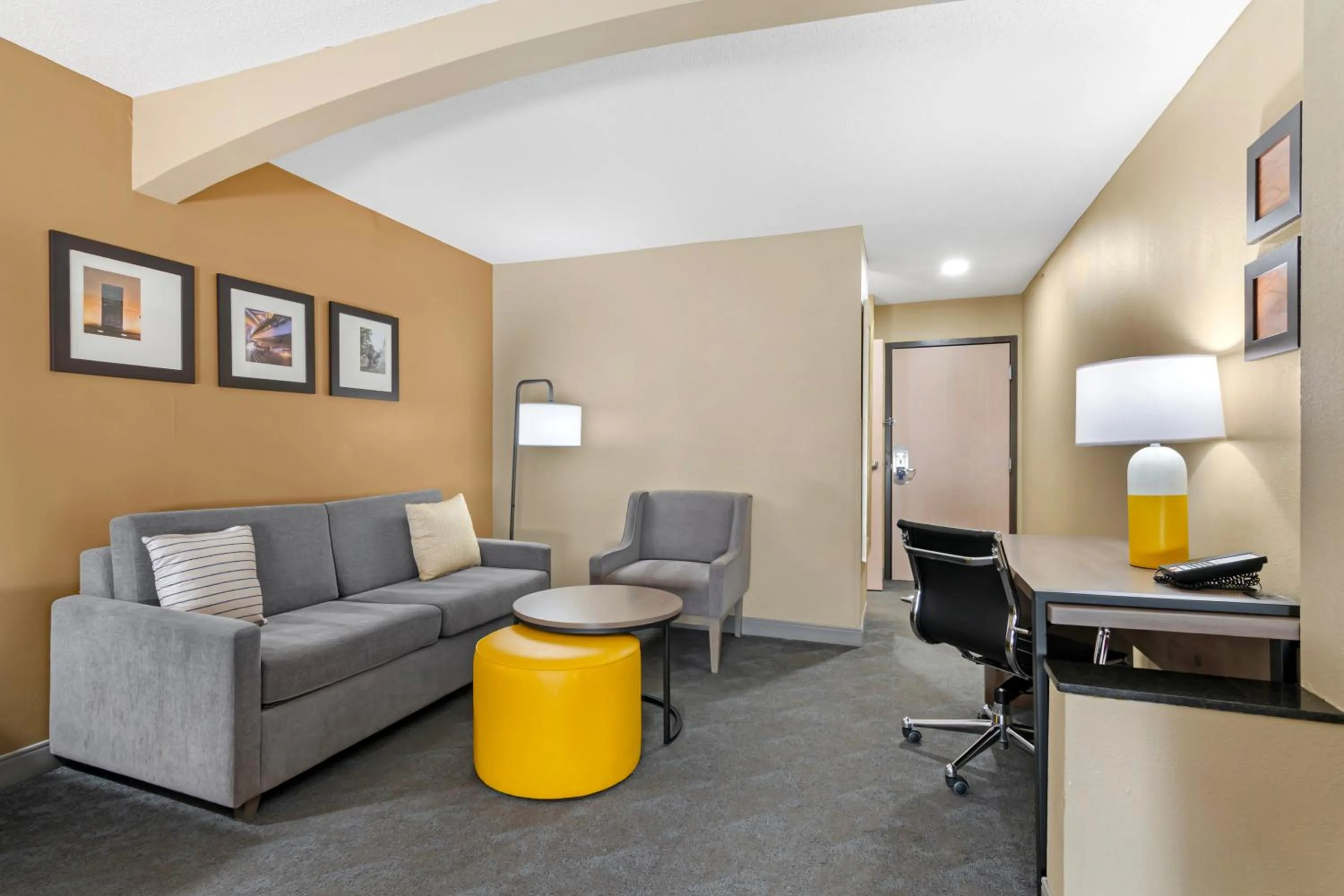 Comfort Inn & Suites Kansas City - Northeast