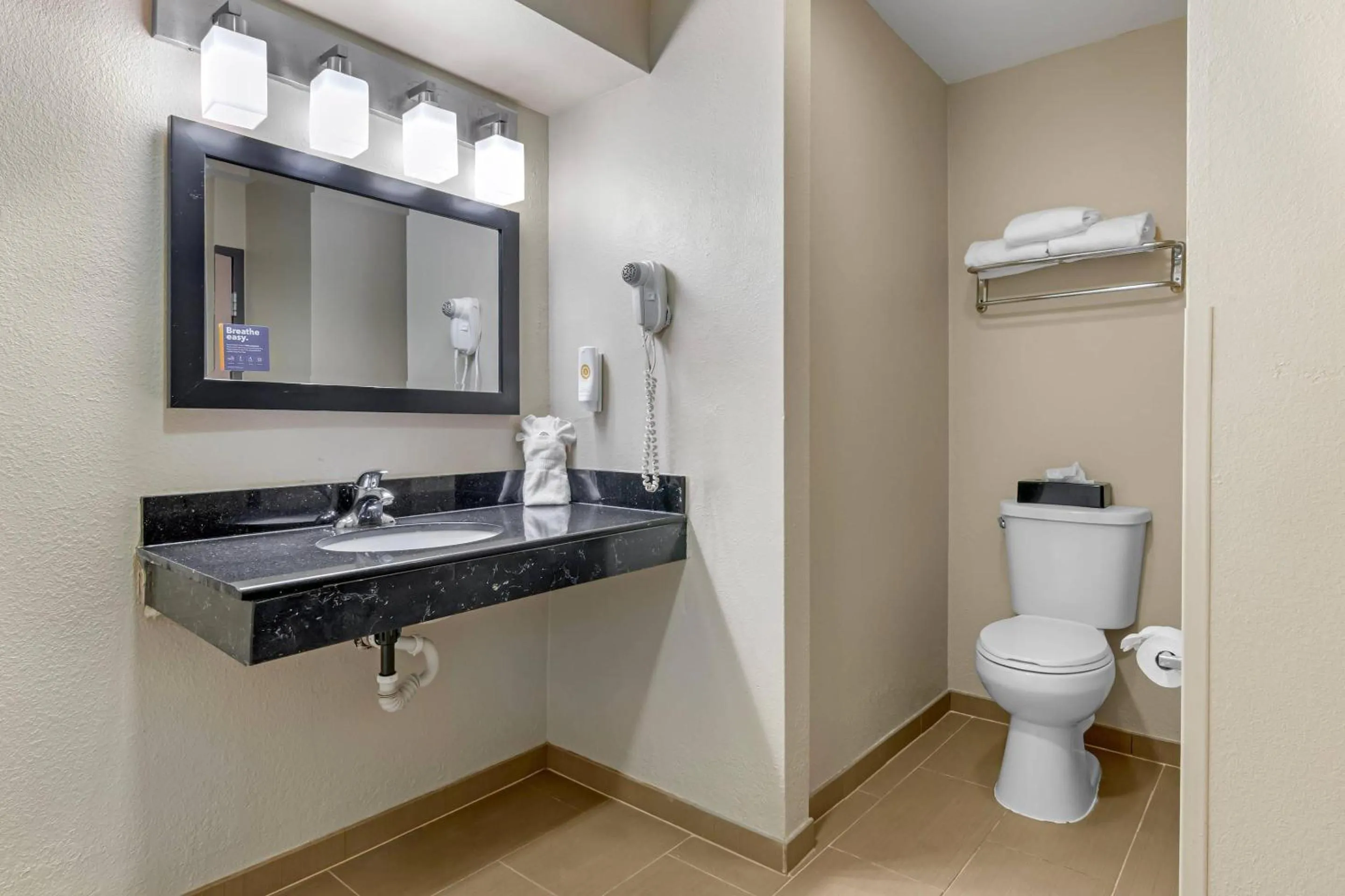 Bedroom in Comfort Inn & Suites Kansas City - Northeast