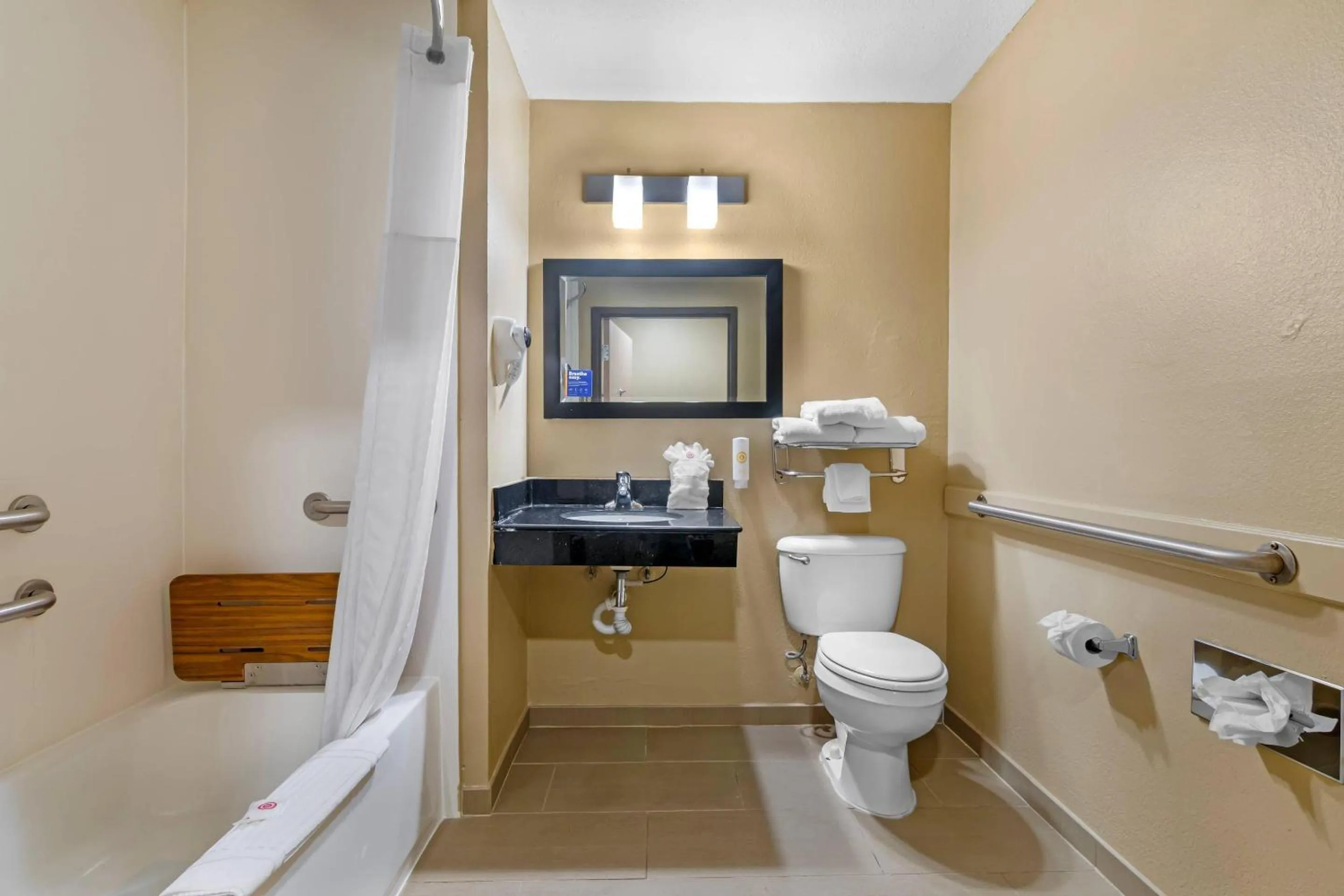 Bedroom in Comfort Inn & Suites Kansas City - Northeast