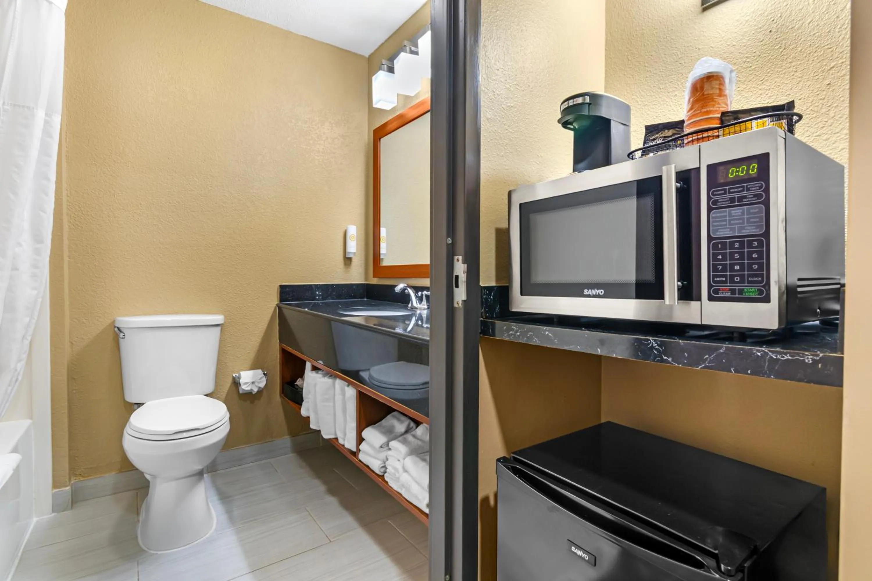 Comfort Inn & Suites Kansas City - Northeast