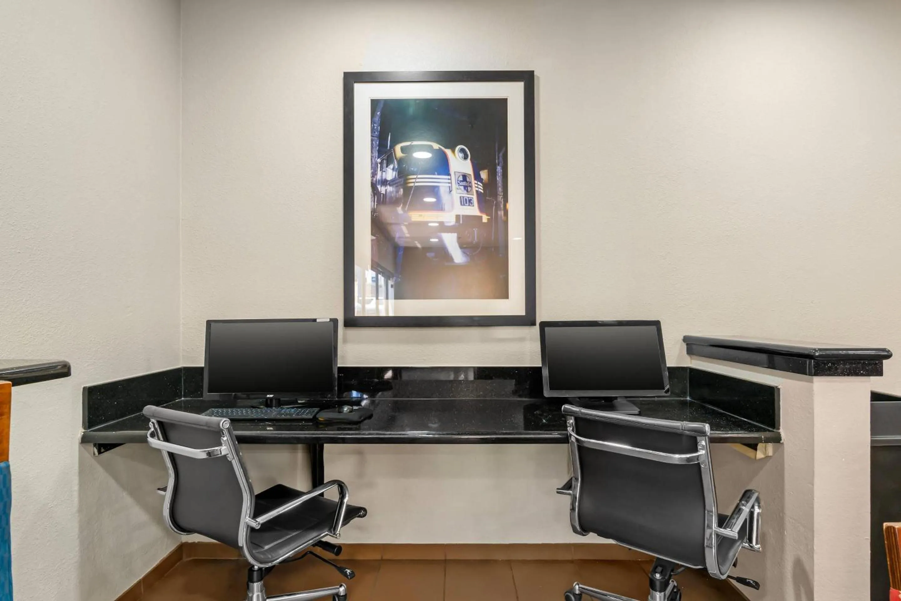 Business facilities in Comfort Inn & Suites Kansas City - Northeast