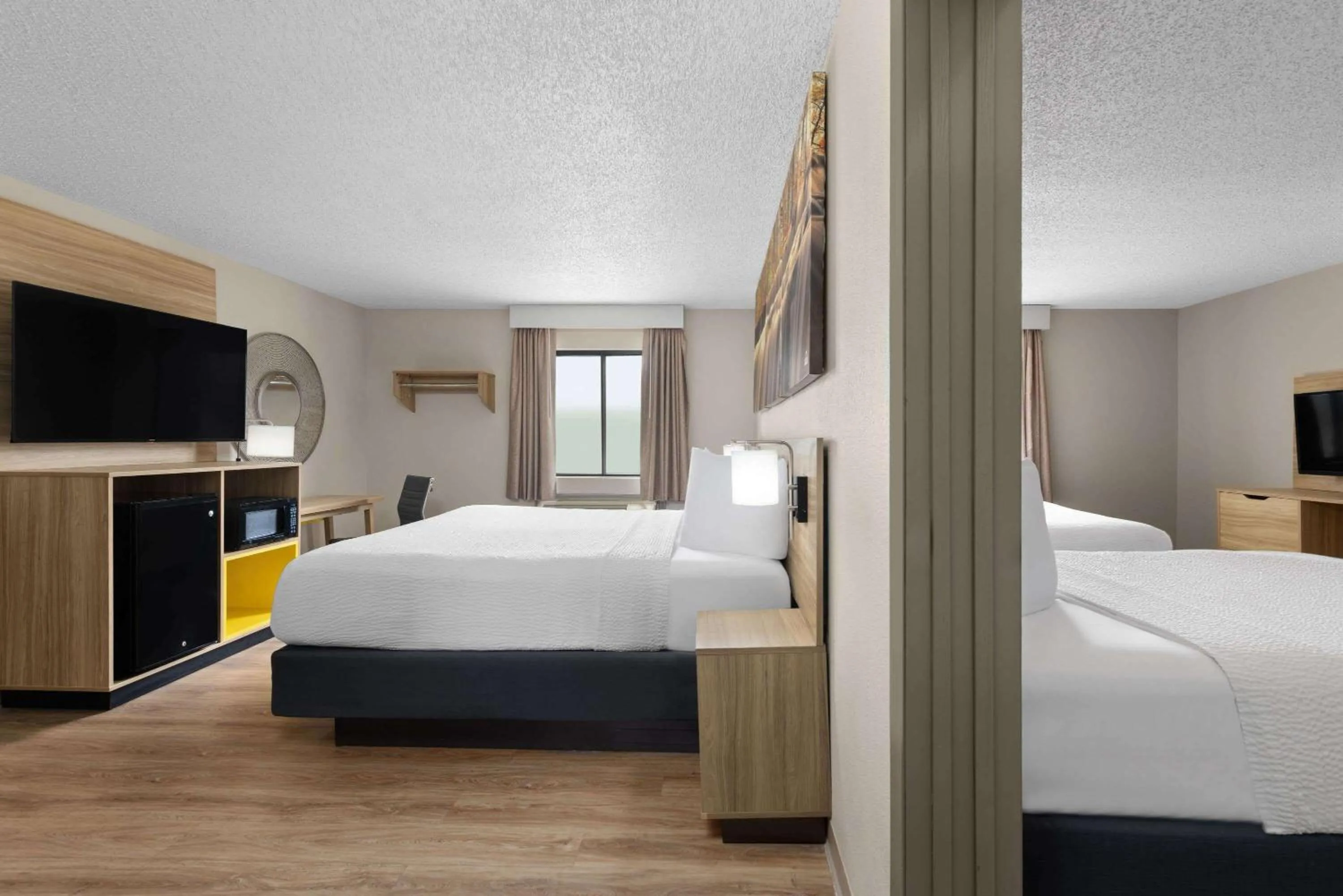 Photo of the whole room, Bed in Days Inn by Wyndham Carthage