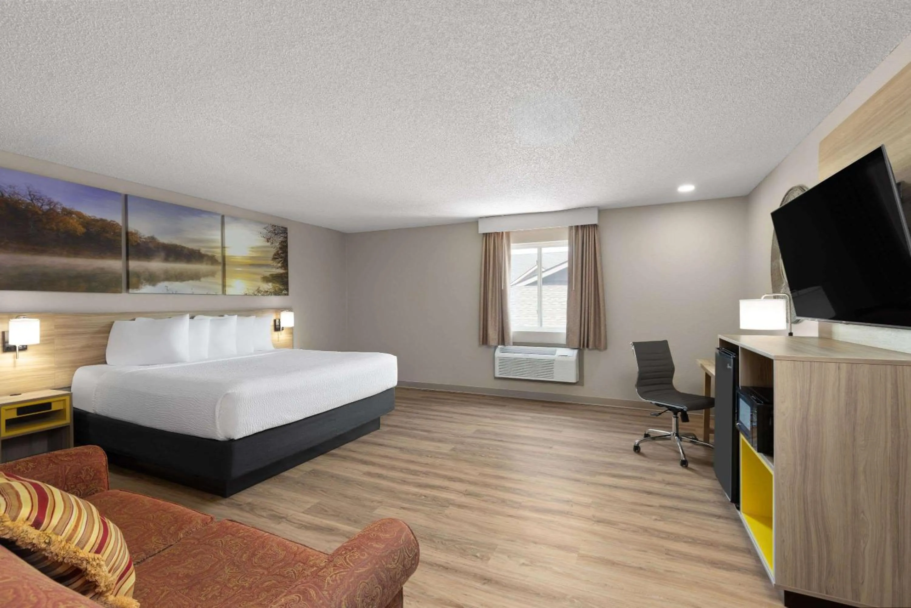 Photo of the whole room, Bed in Days Inn by Wyndham Carthage