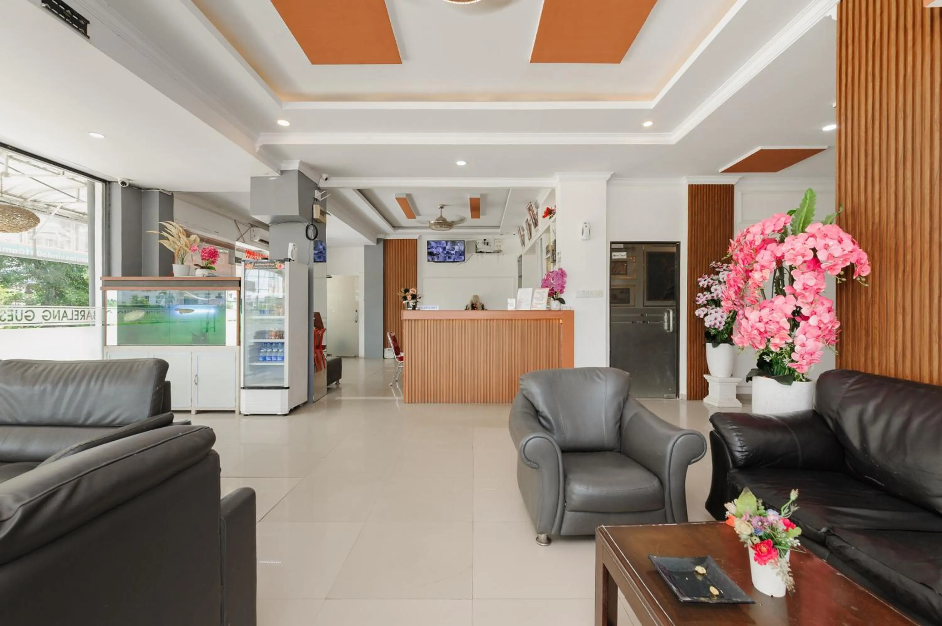 Lobby or reception in RedDoorz Near RSUD Embung Fatimah Batam