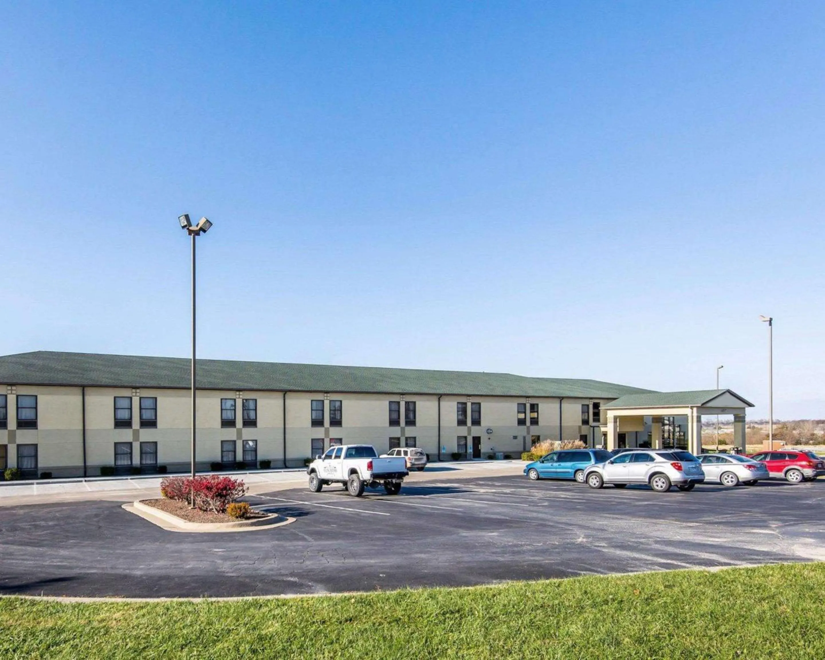 Property building in Quality Inn Cameron