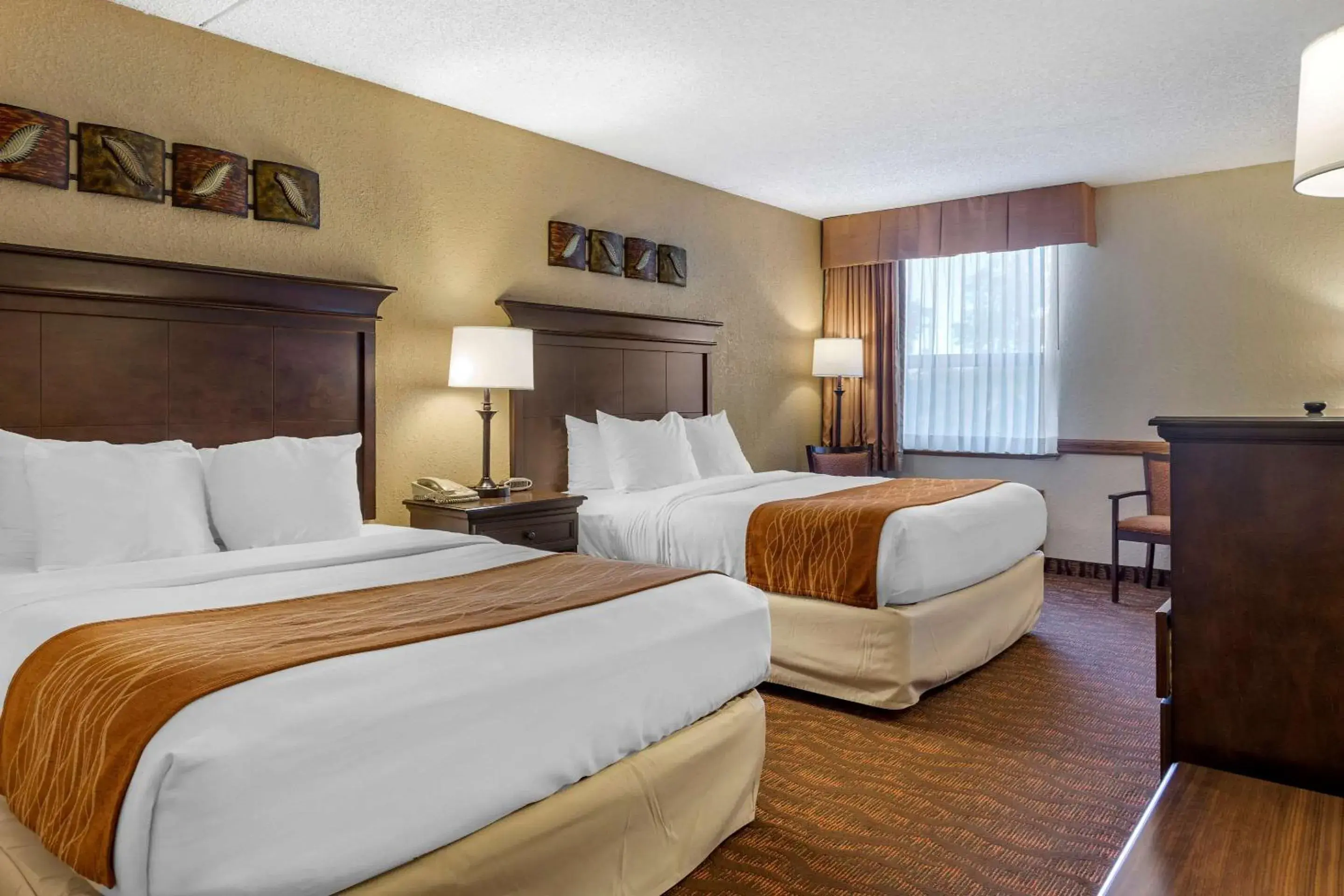 Queen Room with Two Queen Bed- Hearing Access-Non- Smoking in Comfort Inn at Thousand Hills Queen Room with Two Queen Bed- Hearing Access-Non- Smoking in Comfort Inn at Thousand Hills