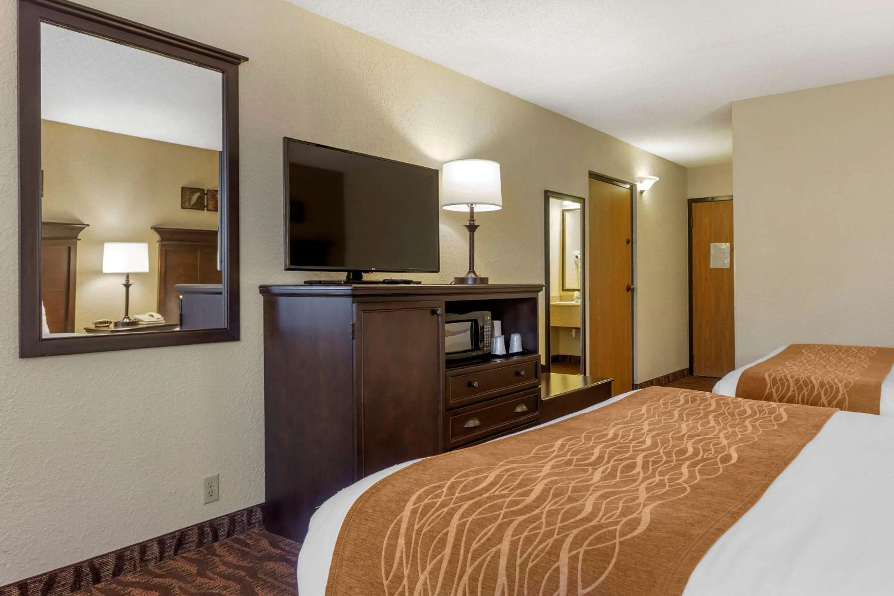 Photo of the whole room, Bed in Comfort Inn at Thousand Hills